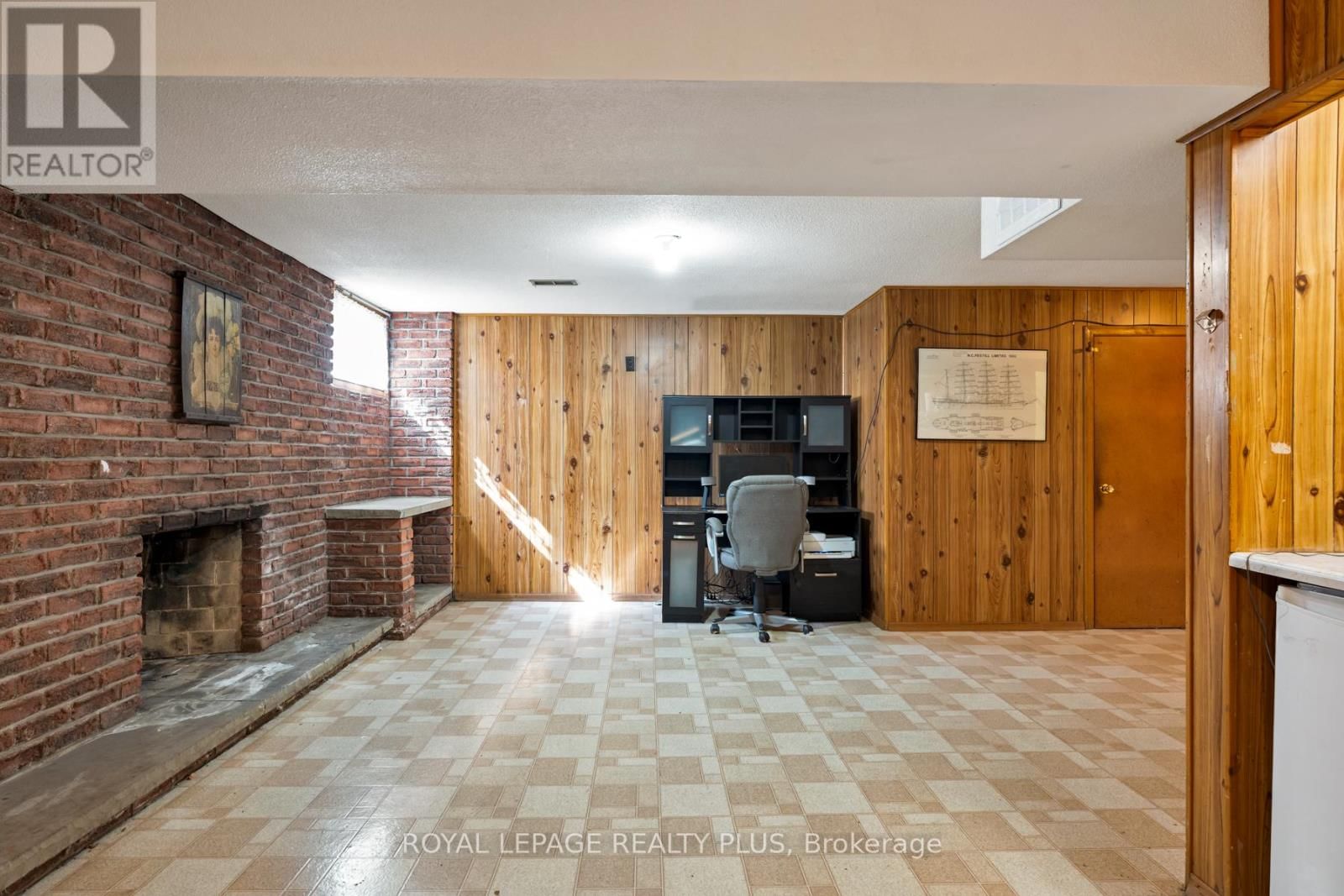 222 CENTRE STREET WEST Image 34