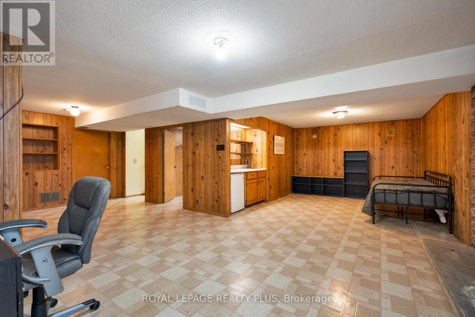 222 CENTRE STREET WEST Image 35