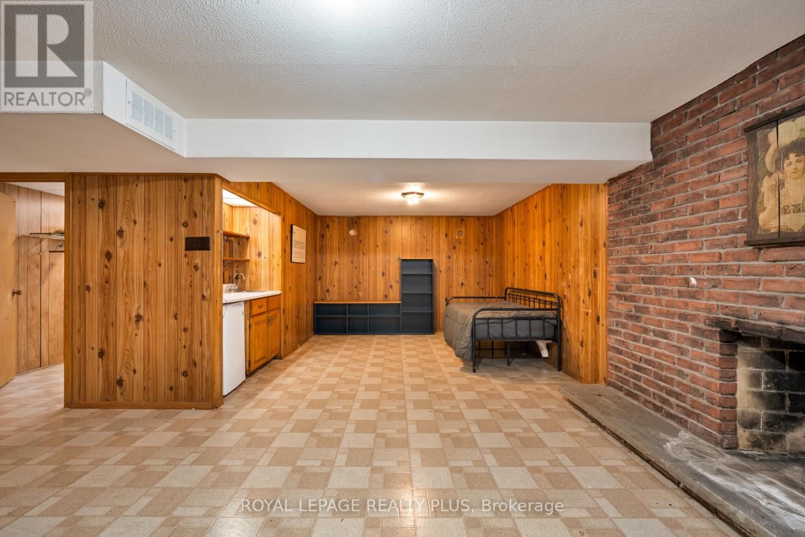 222 CENTRE STREET WEST Image 36