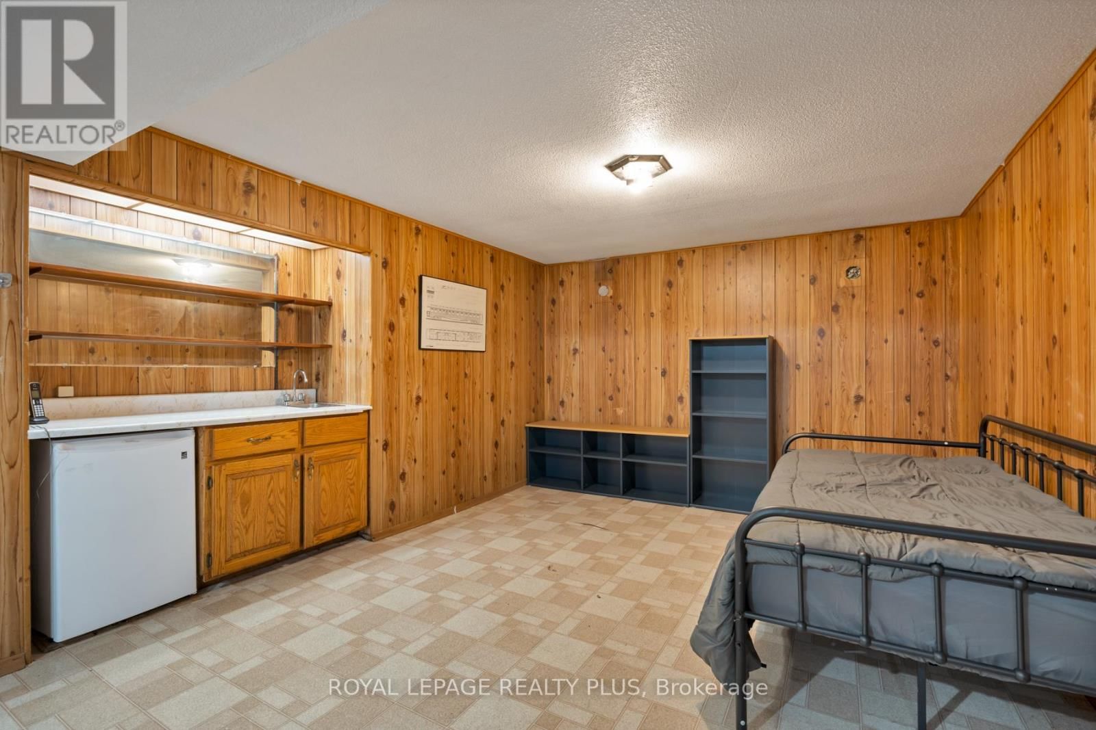 222 CENTRE STREET WEST Image 37