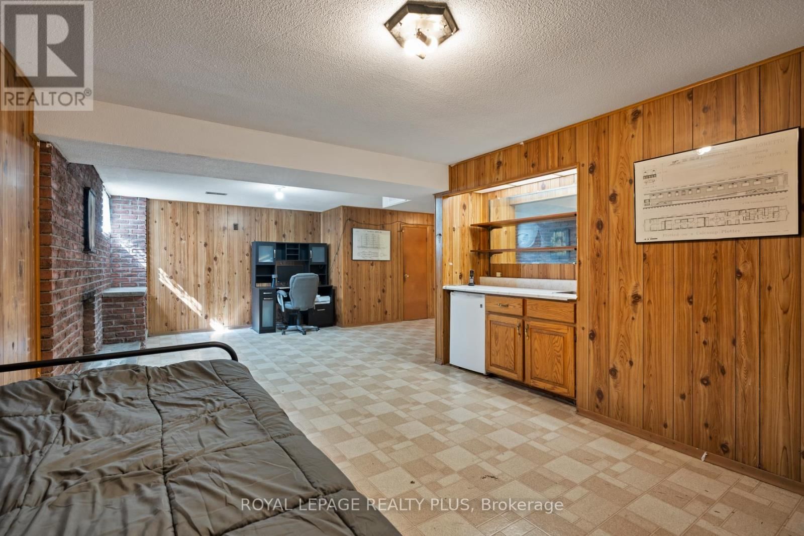 222 CENTRE STREET WEST Image 38