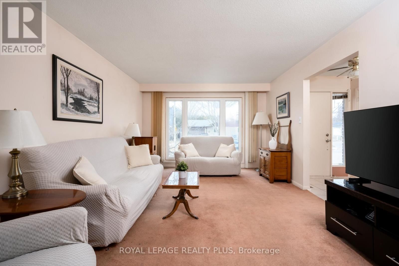 222 CENTRE STREET WEST Image 9