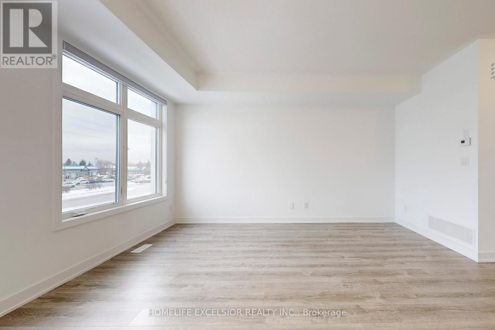 5456 MAIN STREET Image 10