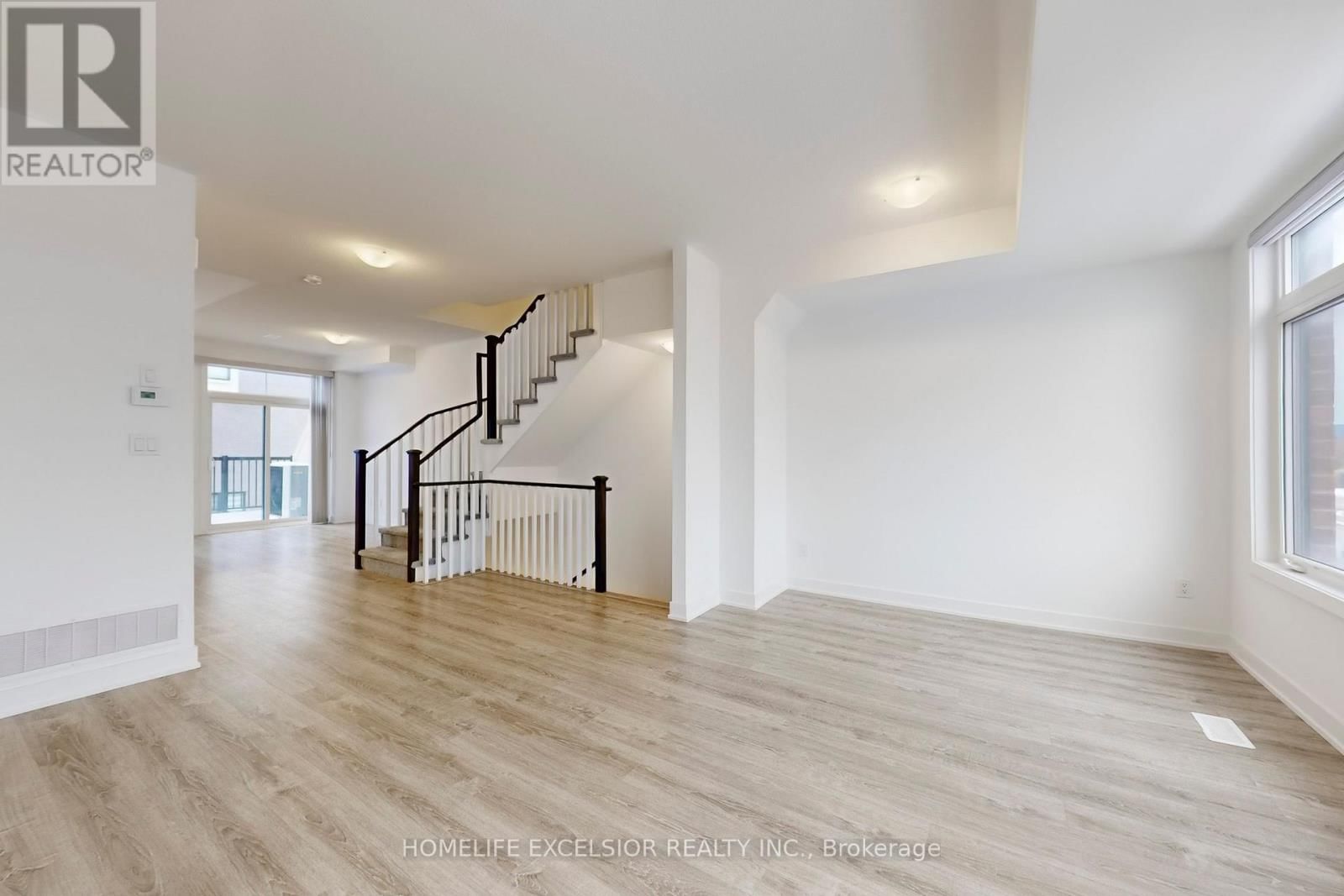 5456 MAIN STREET Image 11