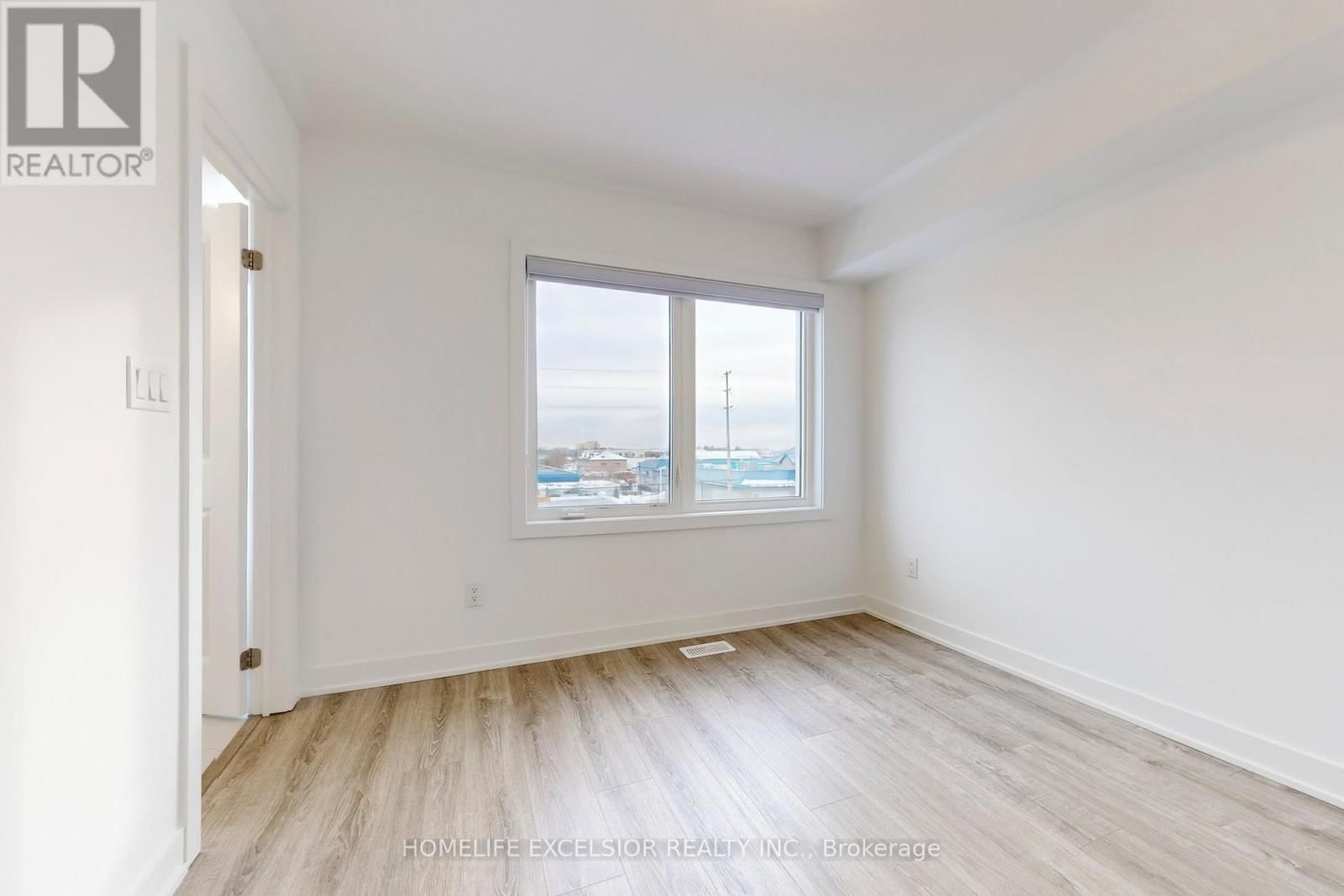 5456 MAIN STREET Image 17