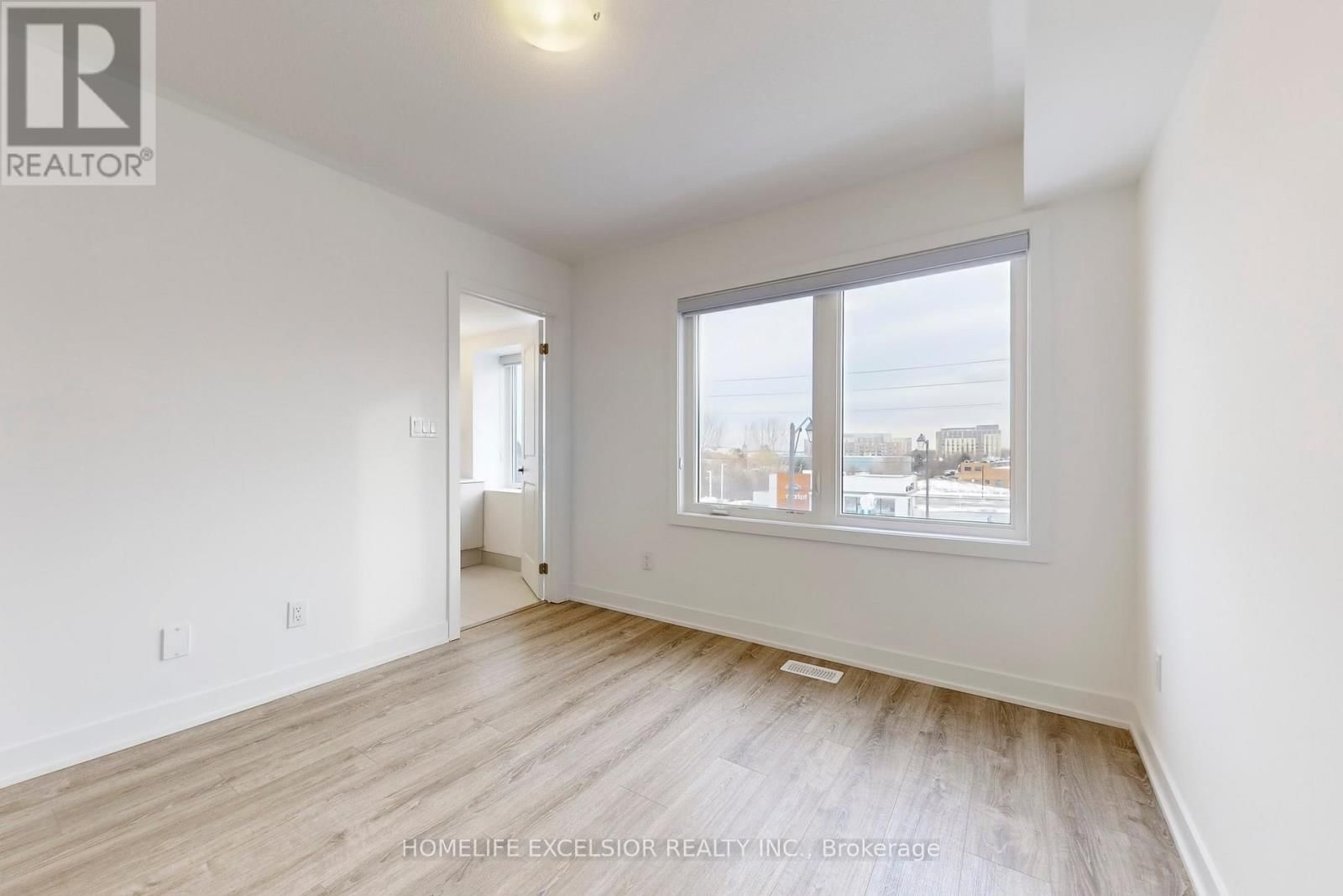 5456 MAIN STREET Image 18