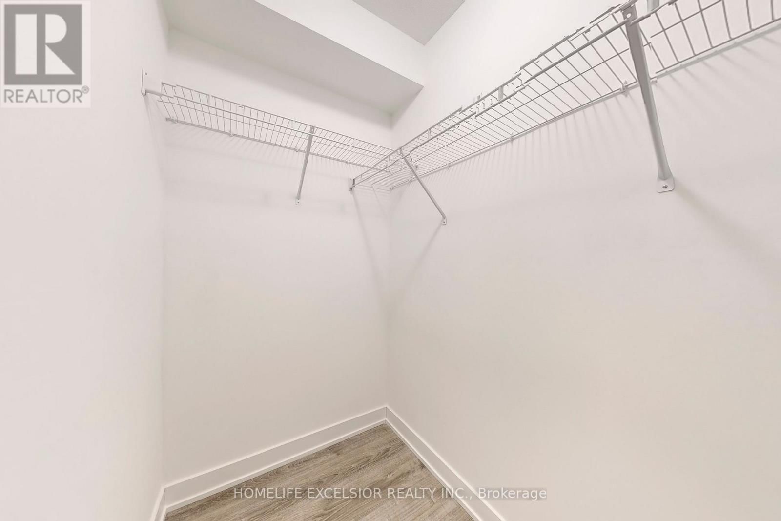 5456 MAIN STREET Image 19