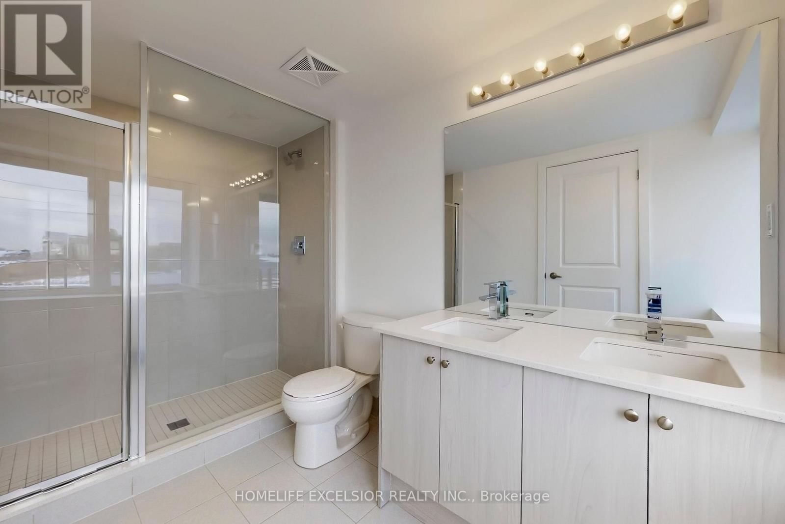 5456 MAIN STREET Image 20