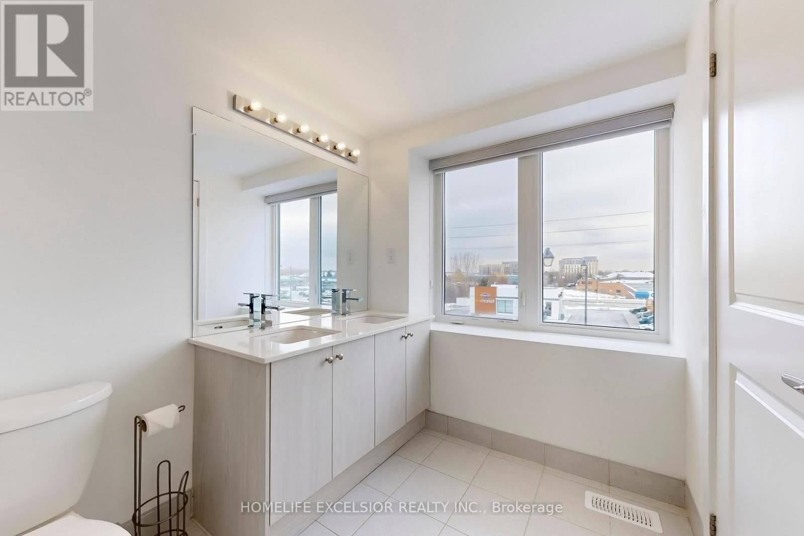 5456 MAIN STREET Image 21