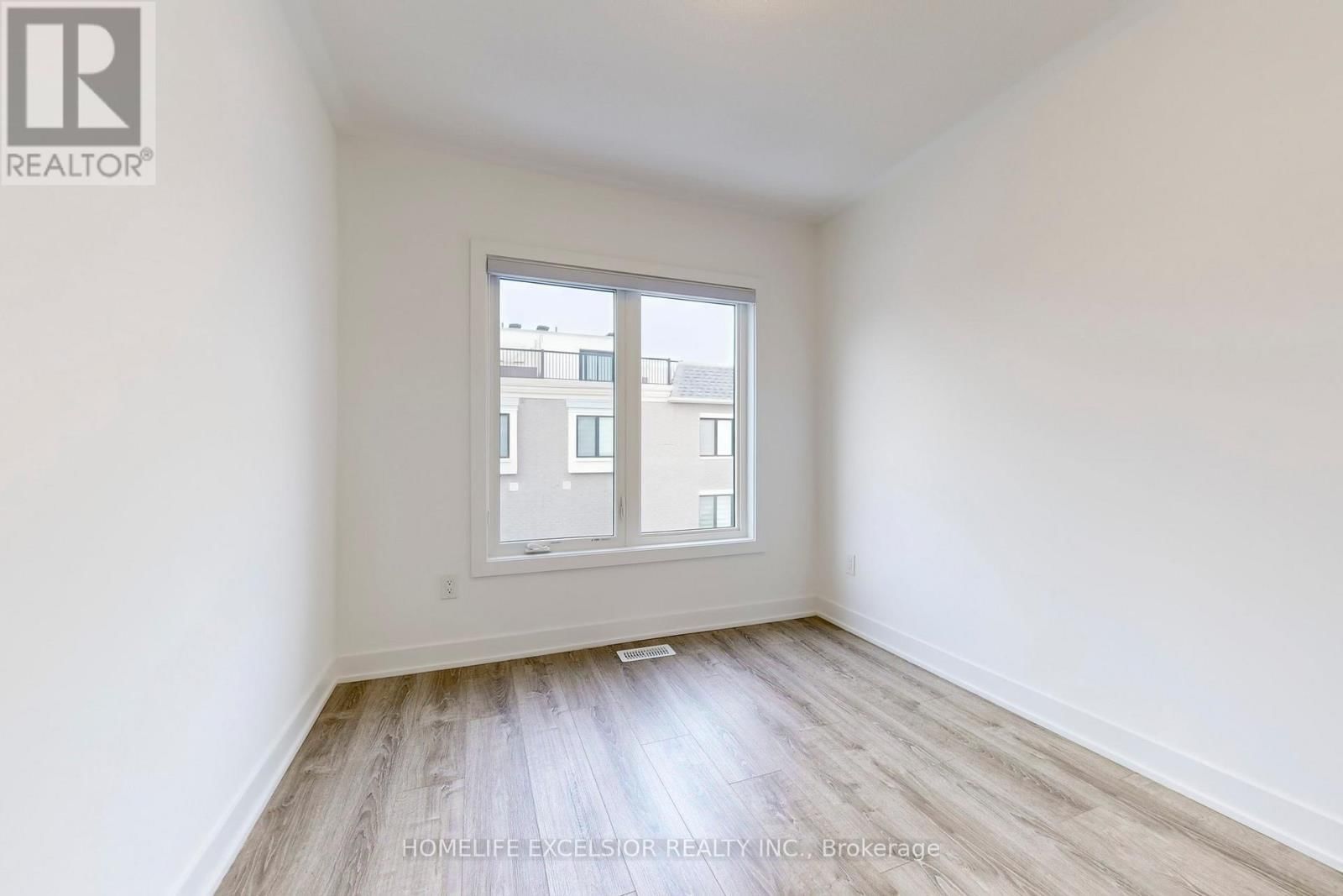 5456 MAIN STREET Image 22