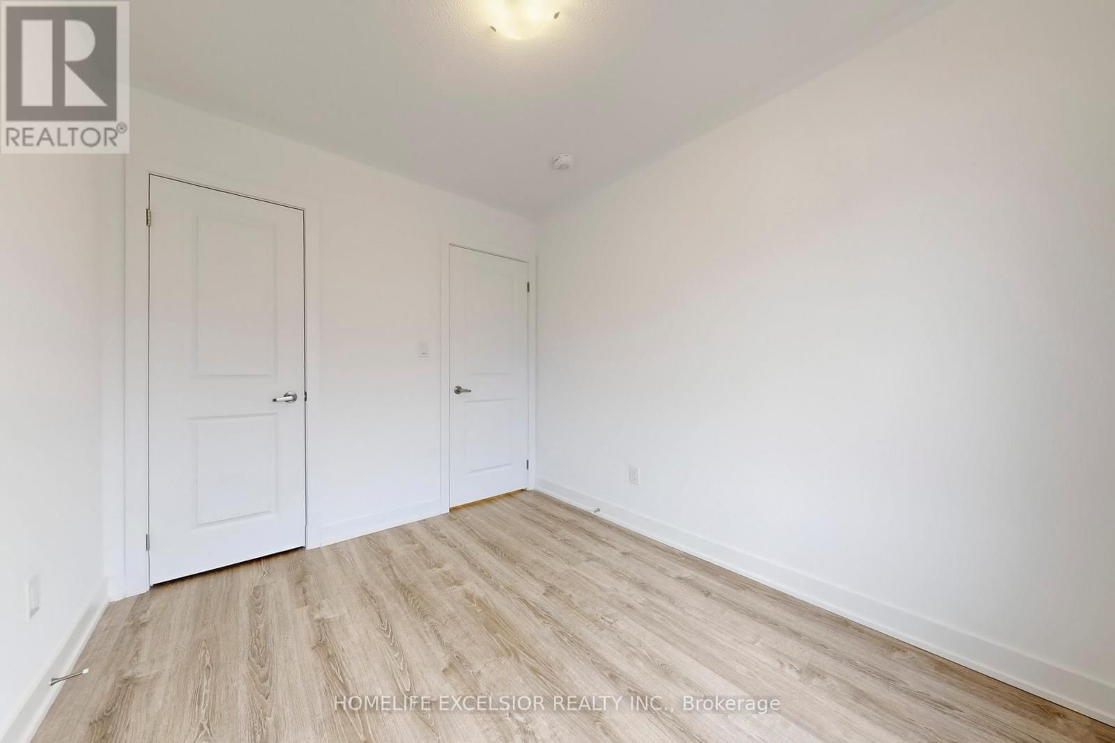 5456 MAIN STREET Image 23