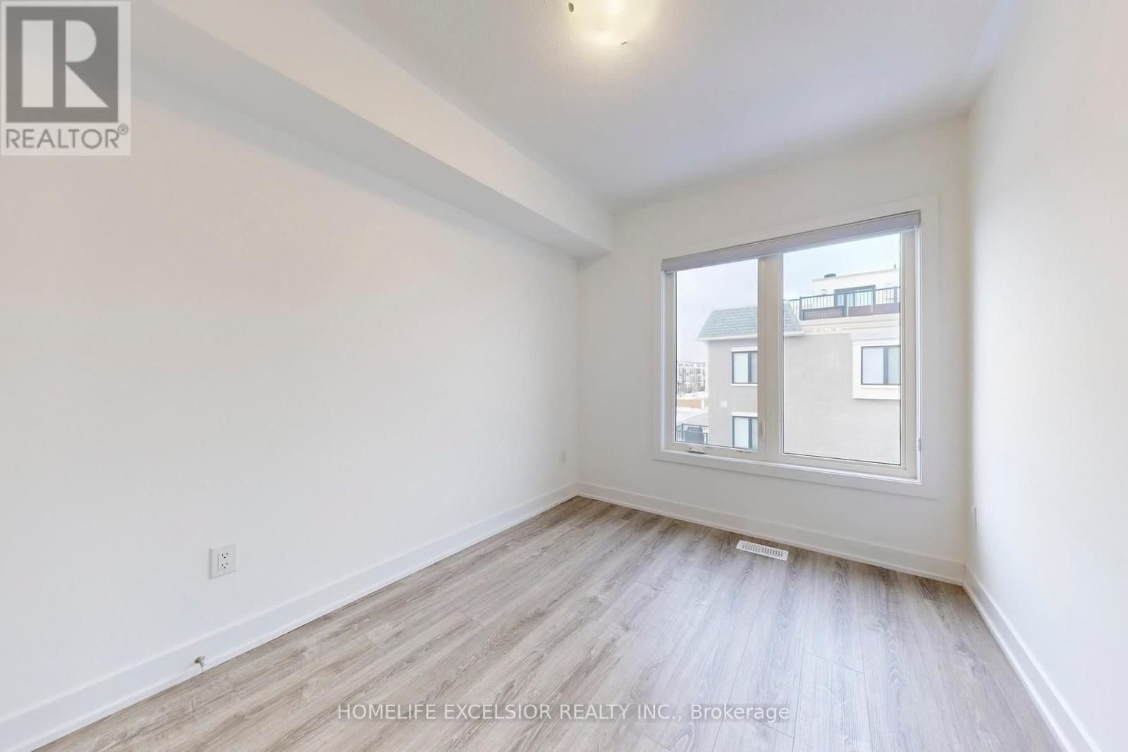 5456 MAIN STREET Image 24