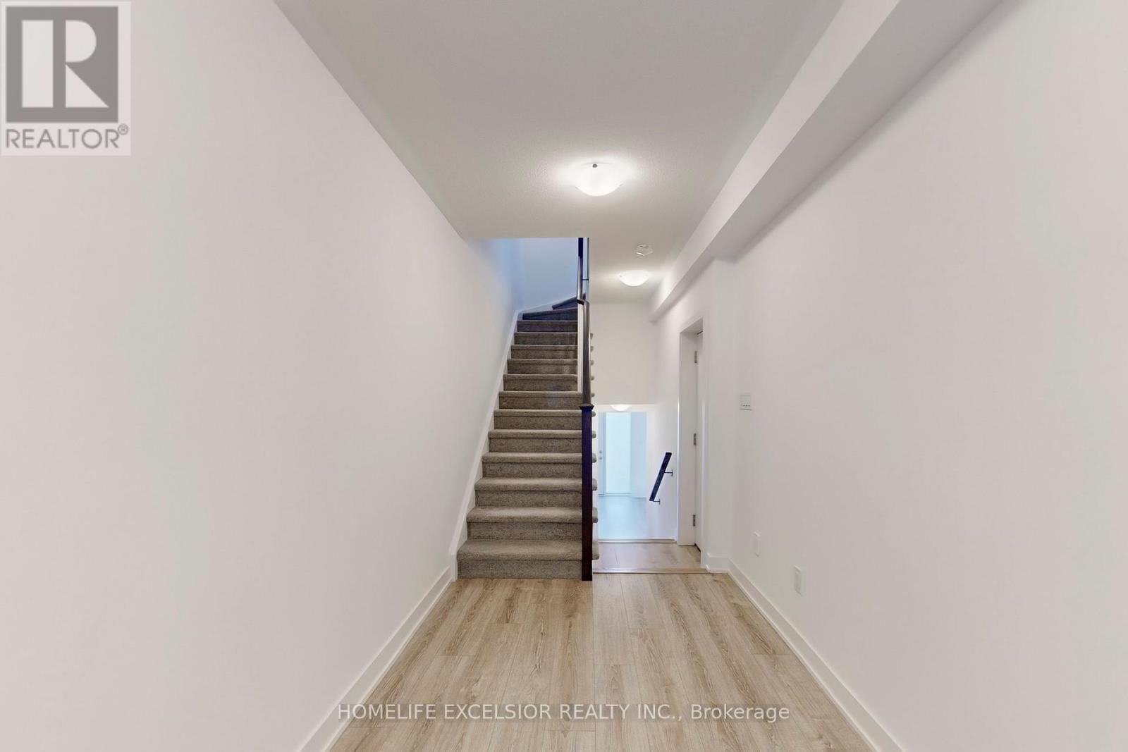 5456 MAIN STREET Image 28