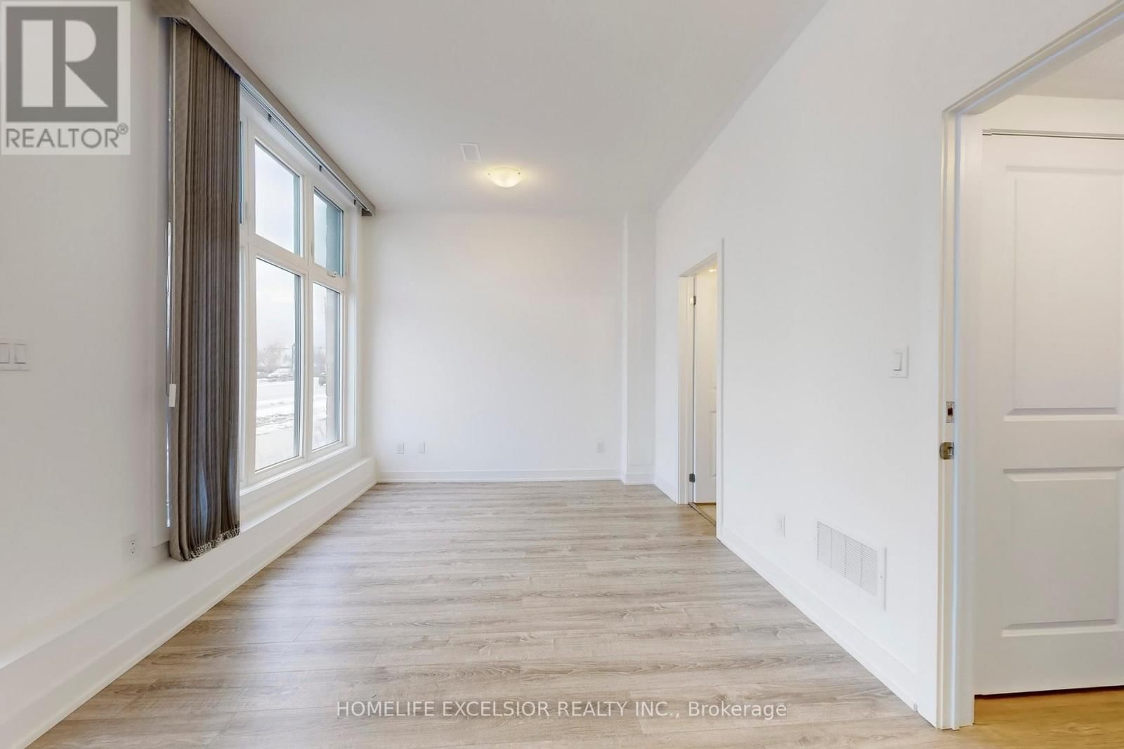 5456 MAIN STREET Image 31