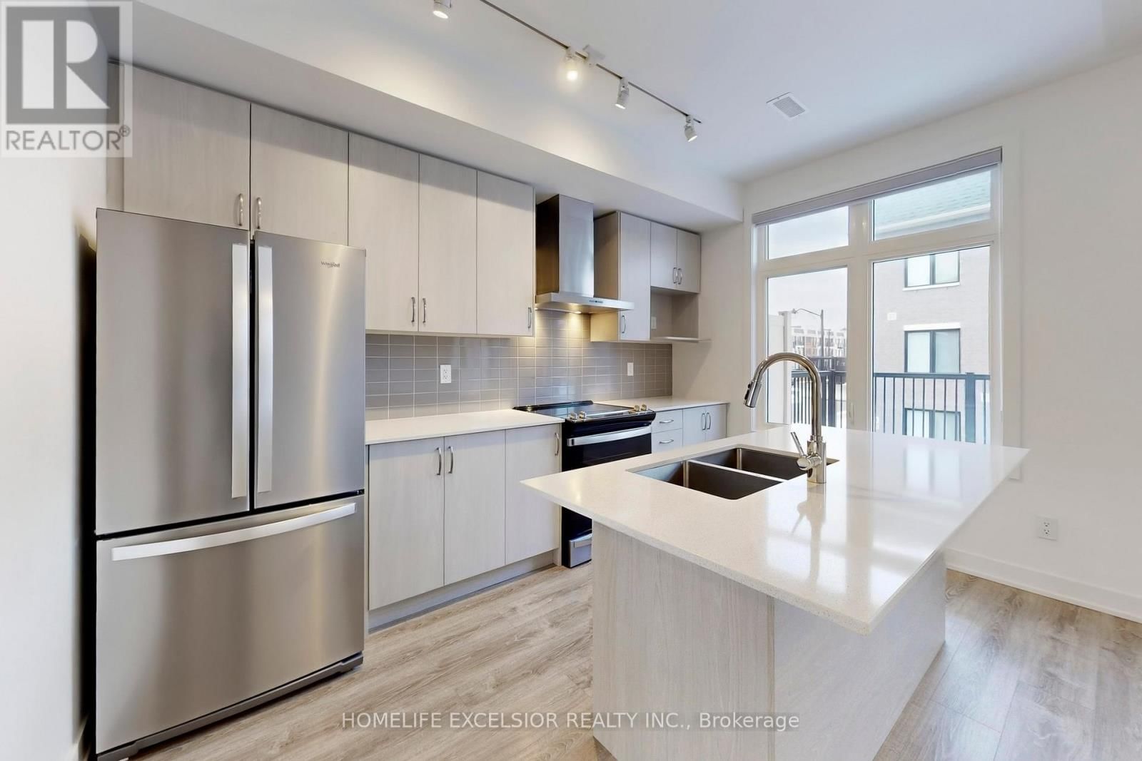 5456 MAIN STREET Image 5