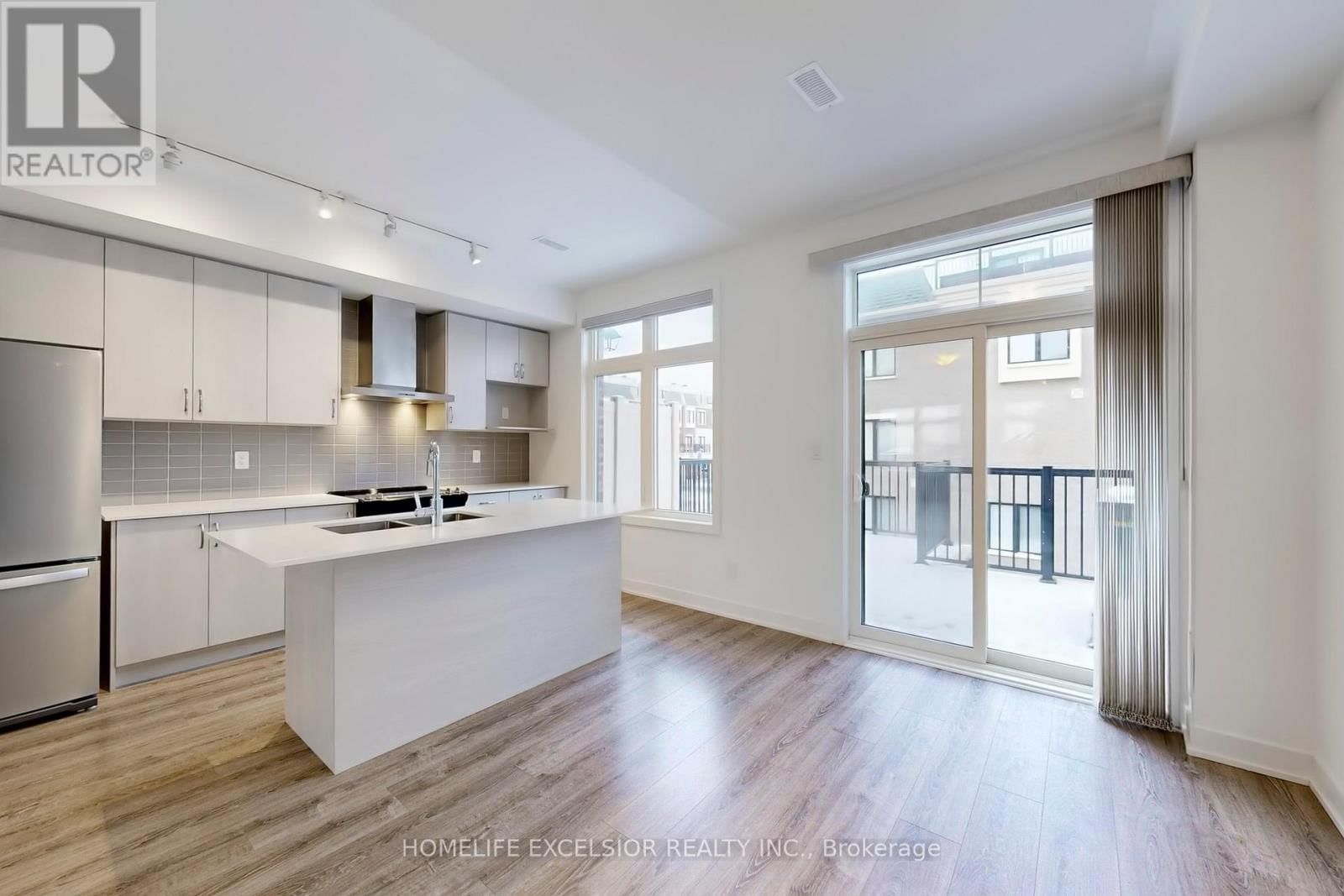 5456 MAIN STREET Image 6