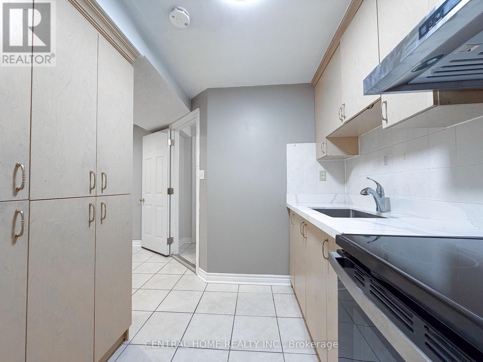 Bsmt - 46 CLIFTON COURT Image 12