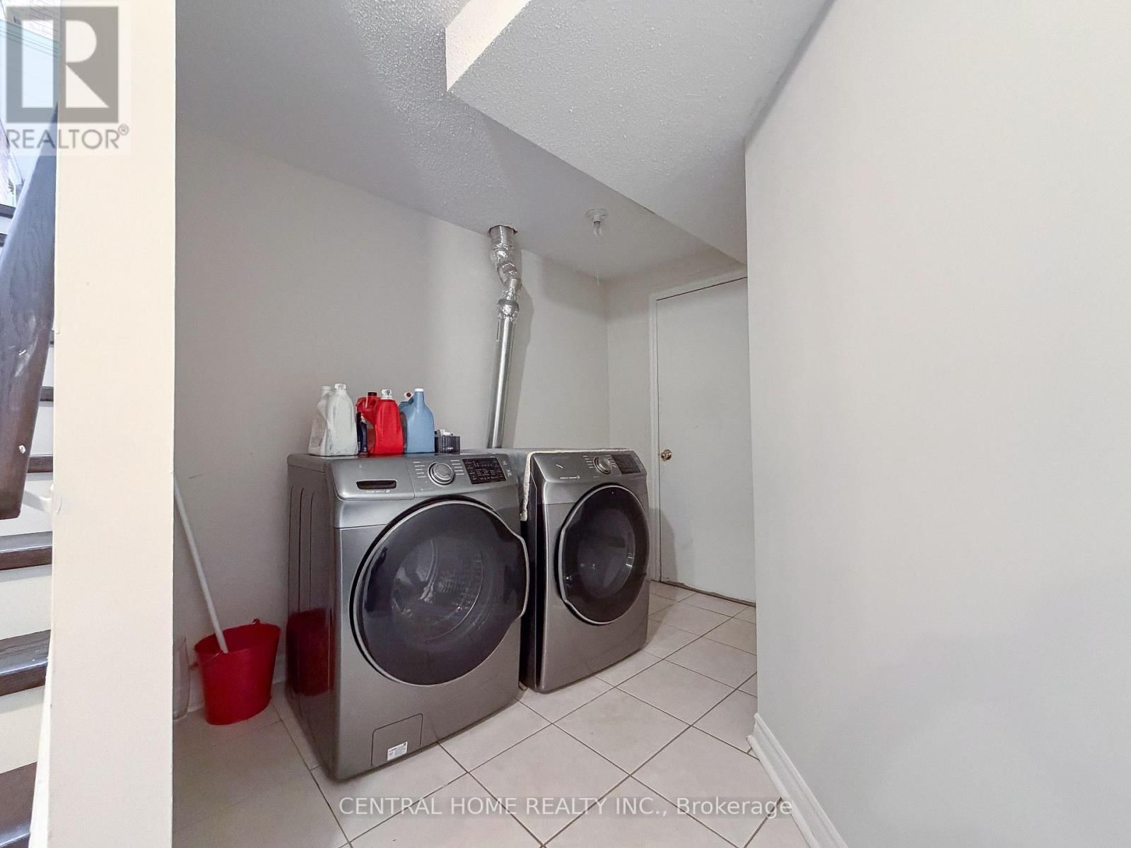 Bsmt - 46 CLIFTON COURT Image 14