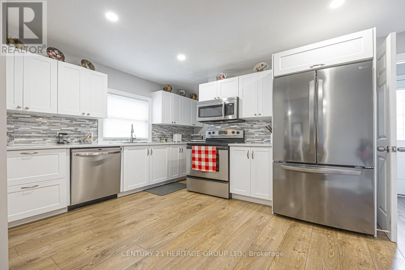 1059 GORHAM STREET Image 18