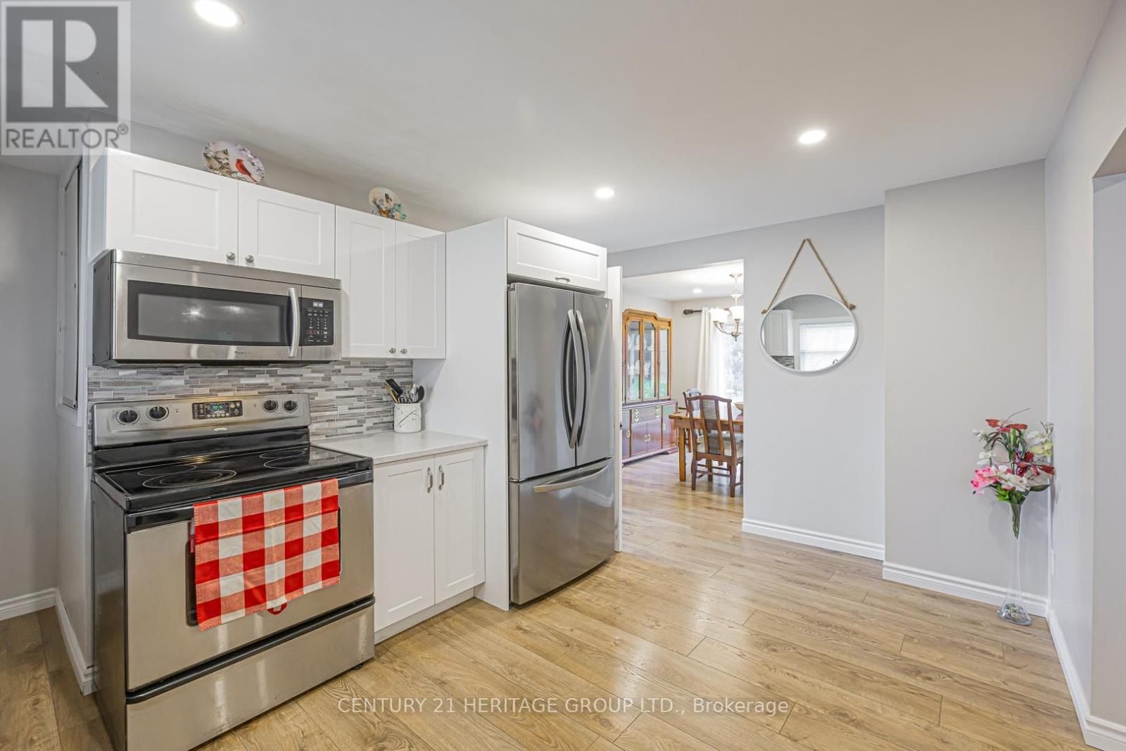 1059 GORHAM STREET Image 21