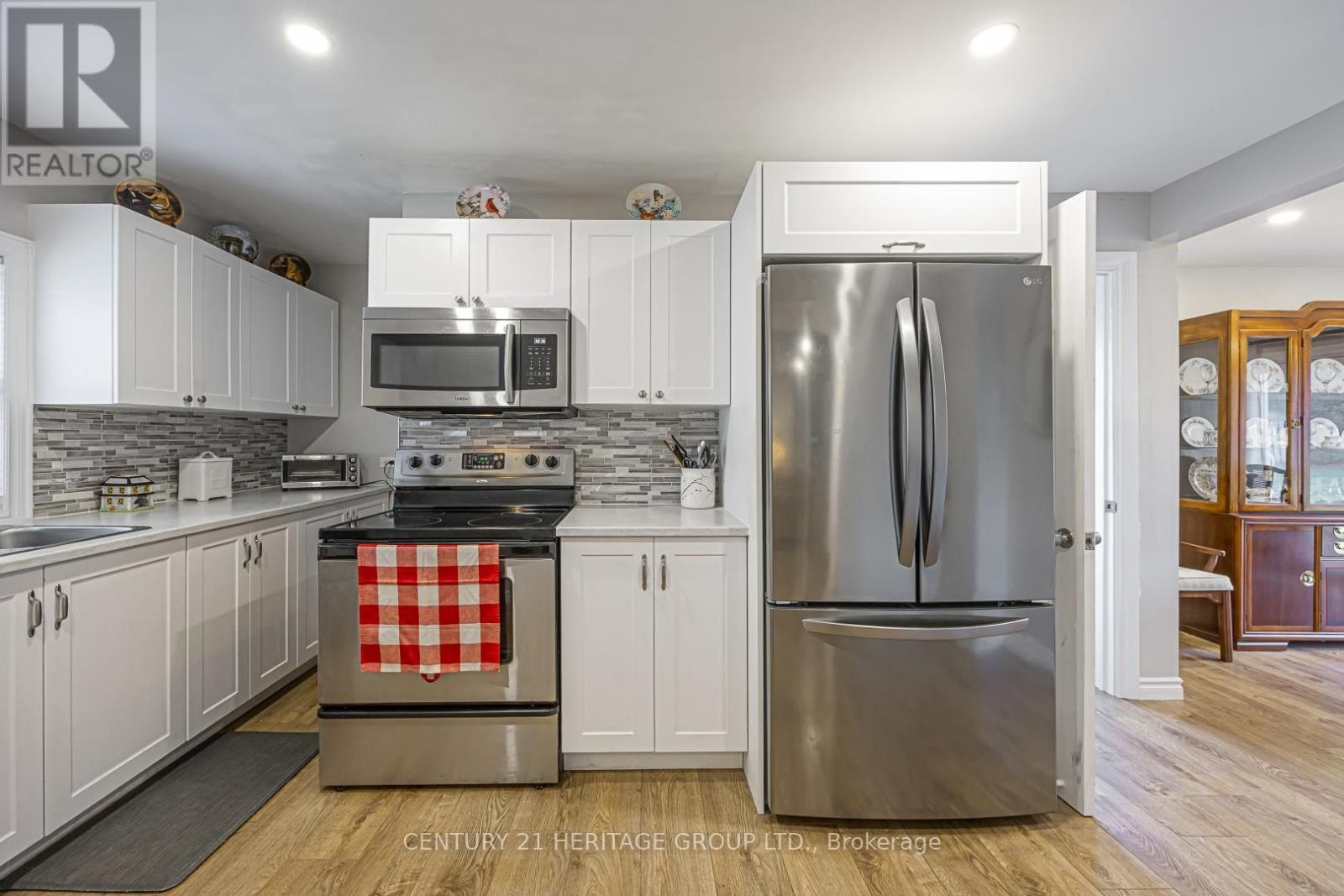 1059 GORHAM STREET Image 22