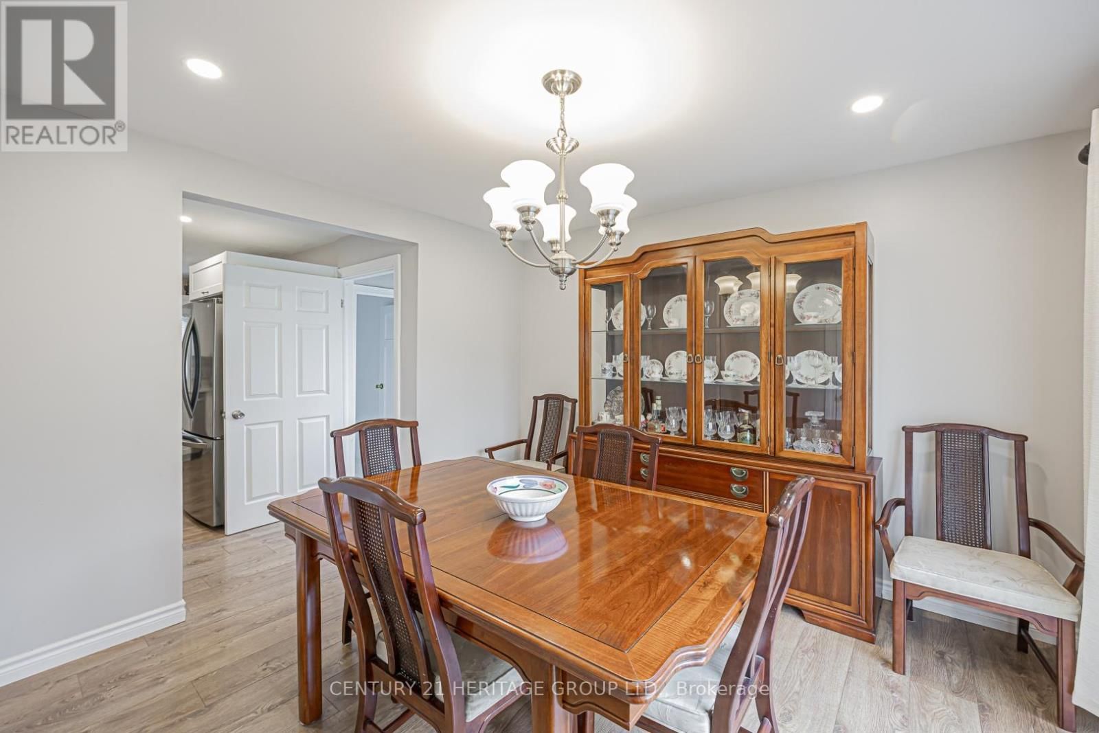 1059 GORHAM STREET Image 23