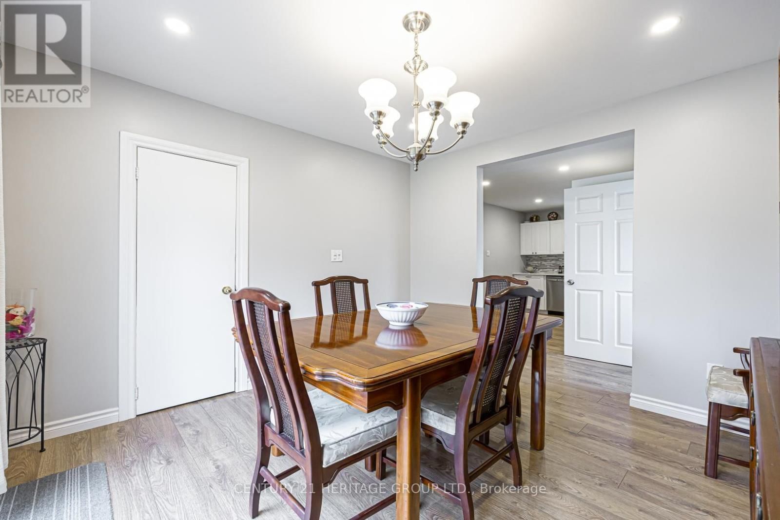 1059 GORHAM STREET Image 24