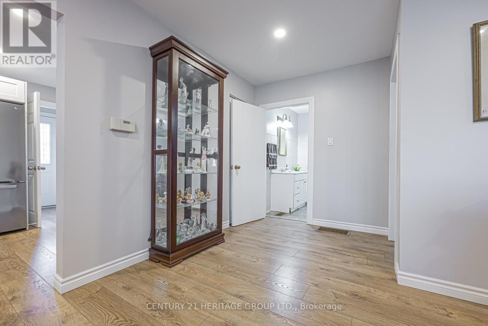 1059 GORHAM STREET Image 26