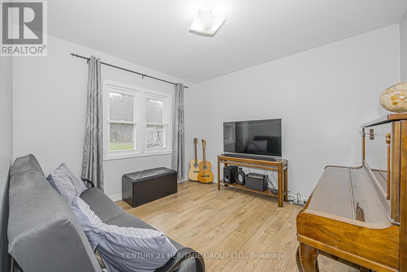 1059 GORHAM STREET Image 28