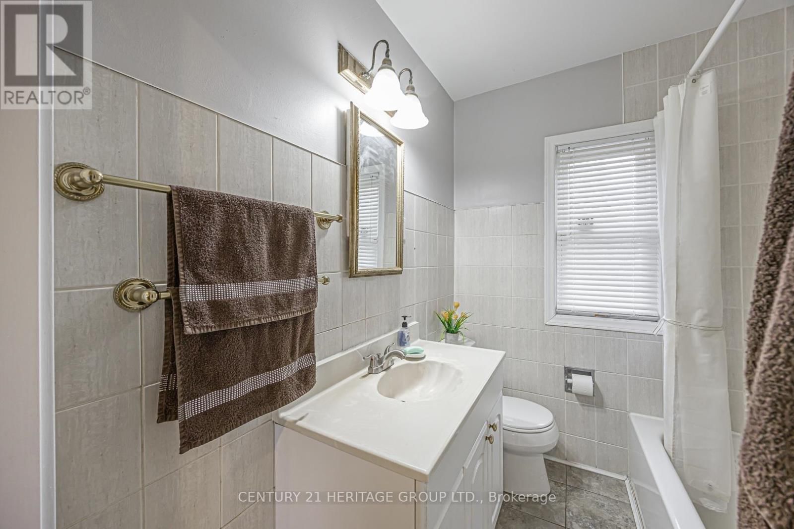 1059 GORHAM STREET Image 29