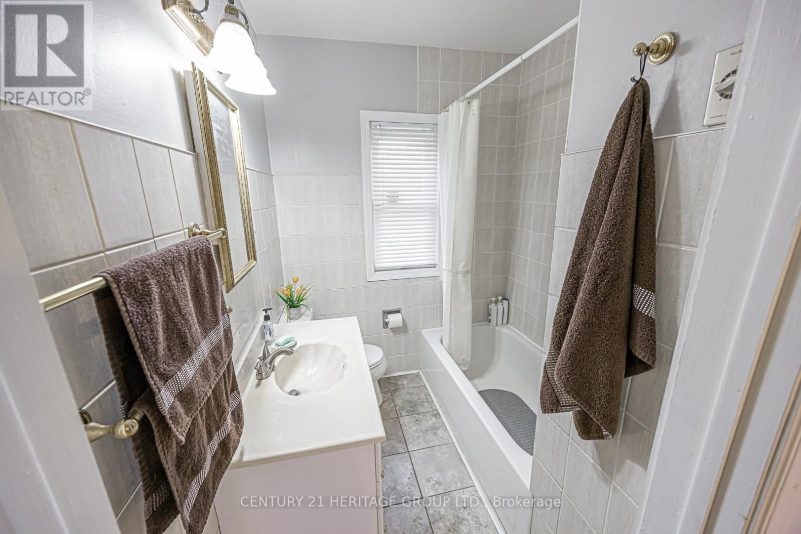 1059 GORHAM STREET Image 30