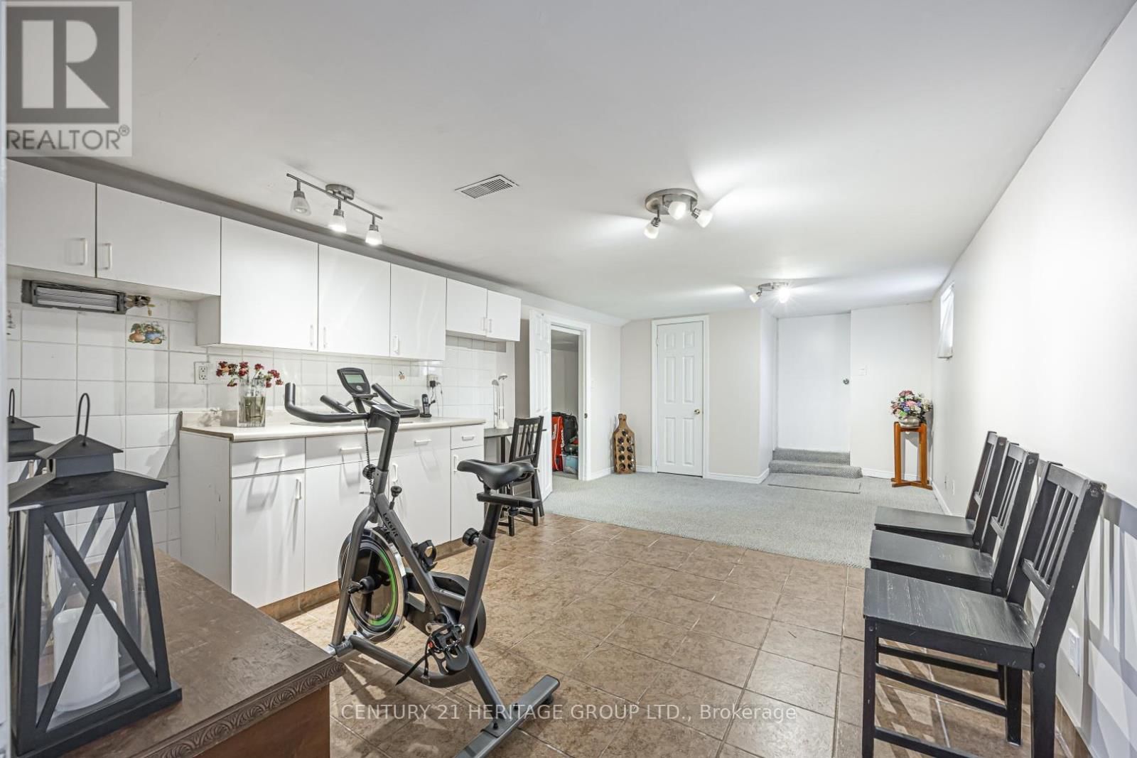 1059 GORHAM STREET Image 36