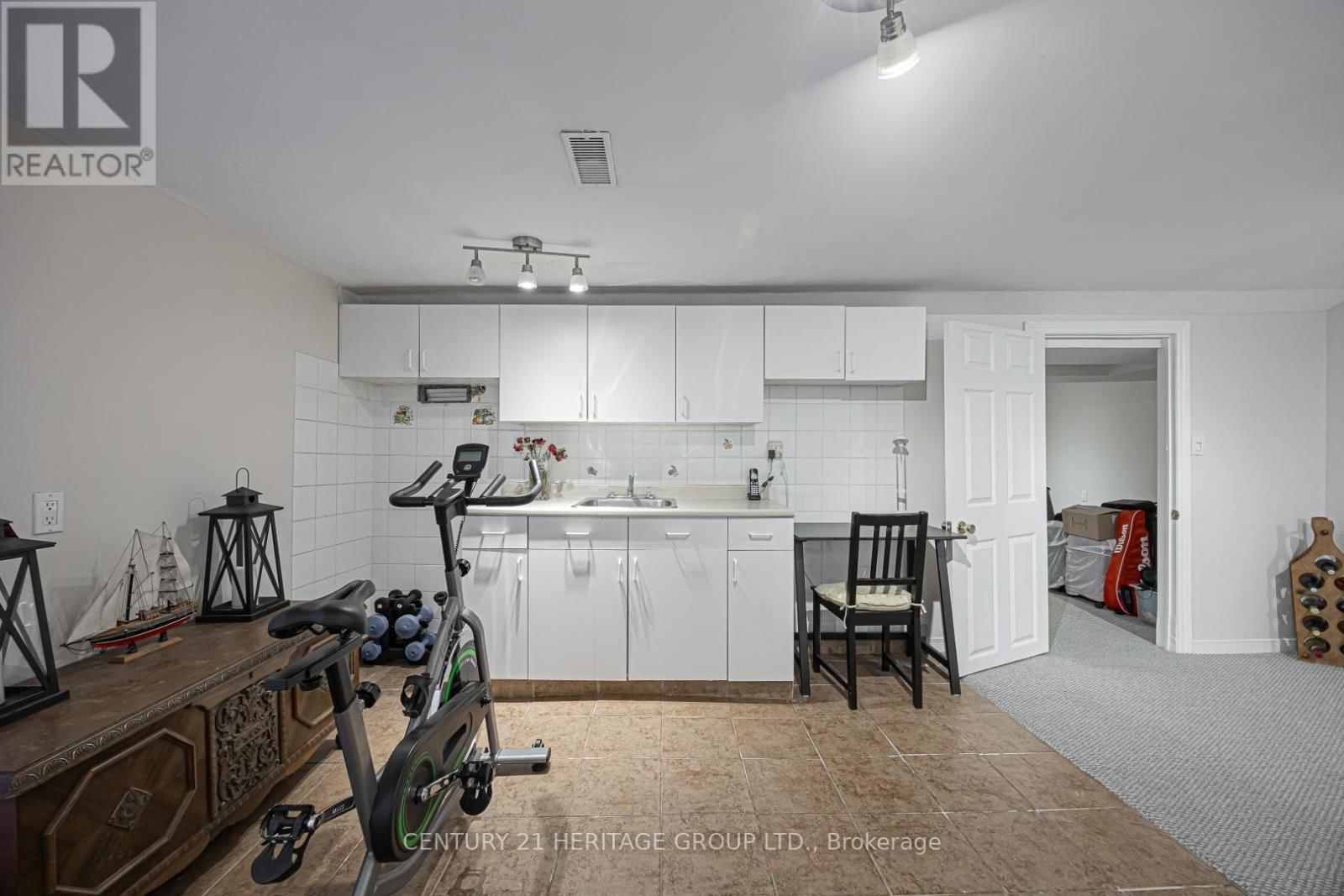 1059 GORHAM STREET Image 38