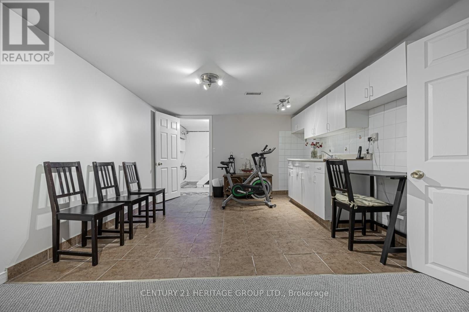 1059 GORHAM STREET Image 41