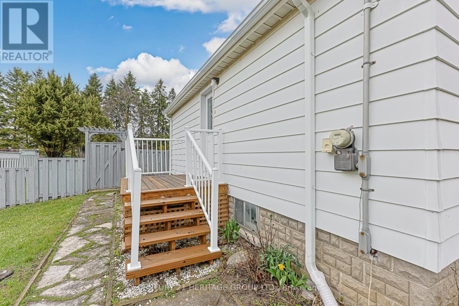 1059 GORHAM STREET Image 9