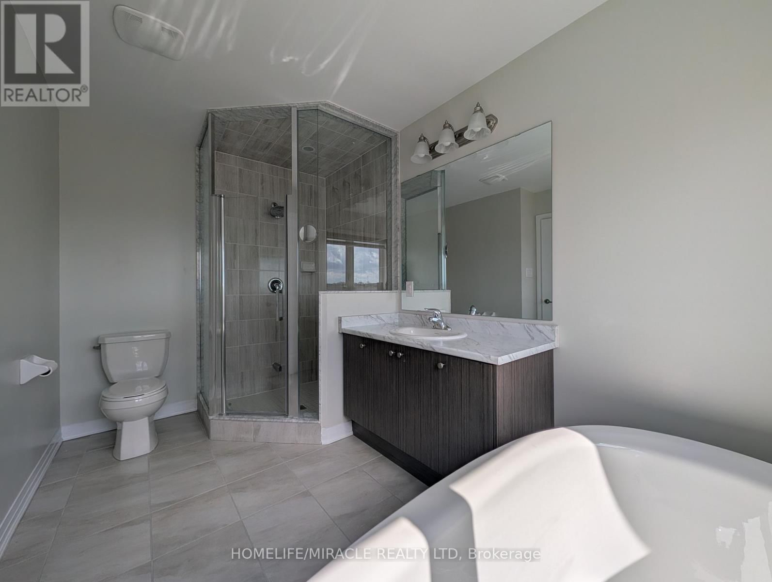 1285 BRODERICK STREET Image 35