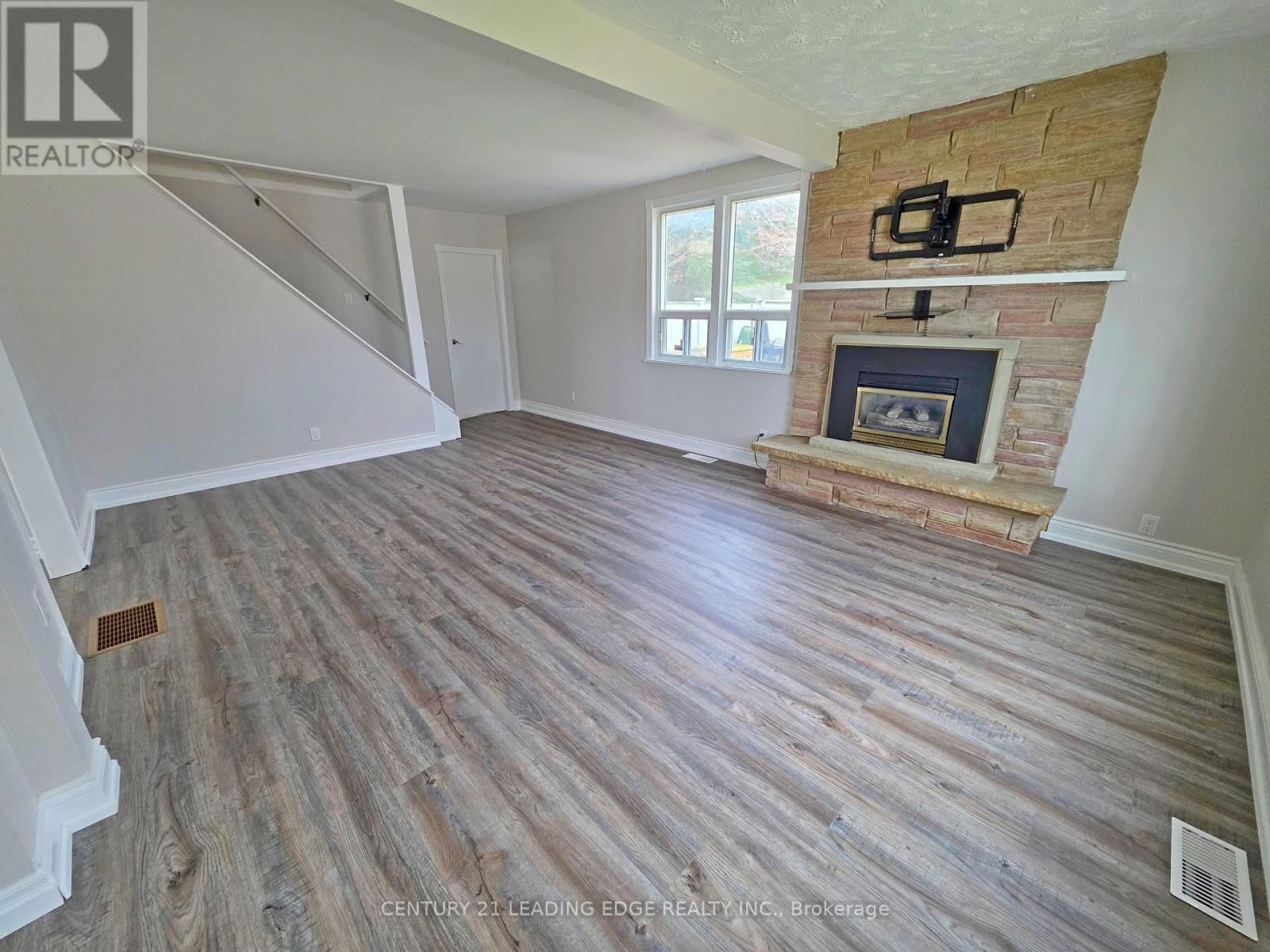 500 THE QUEENSWAY SOUTH Image 13