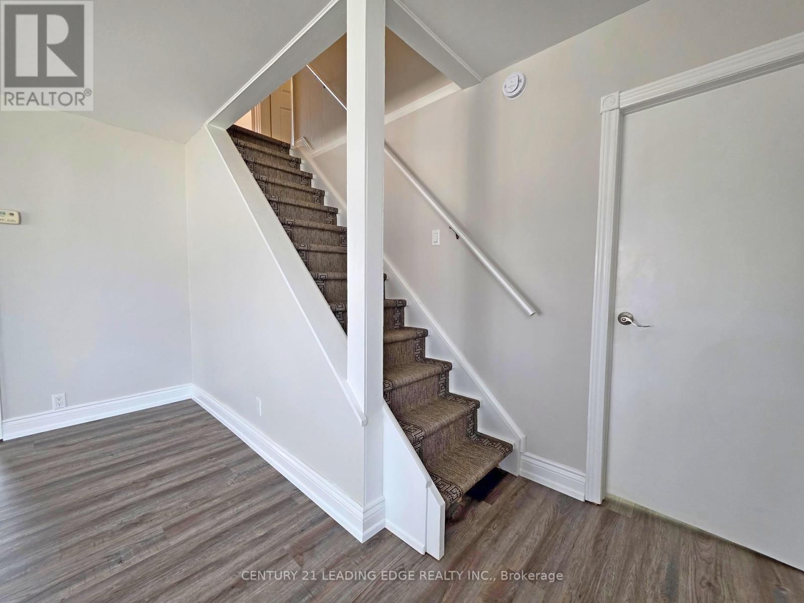 500 THE QUEENSWAY SOUTH Image 16