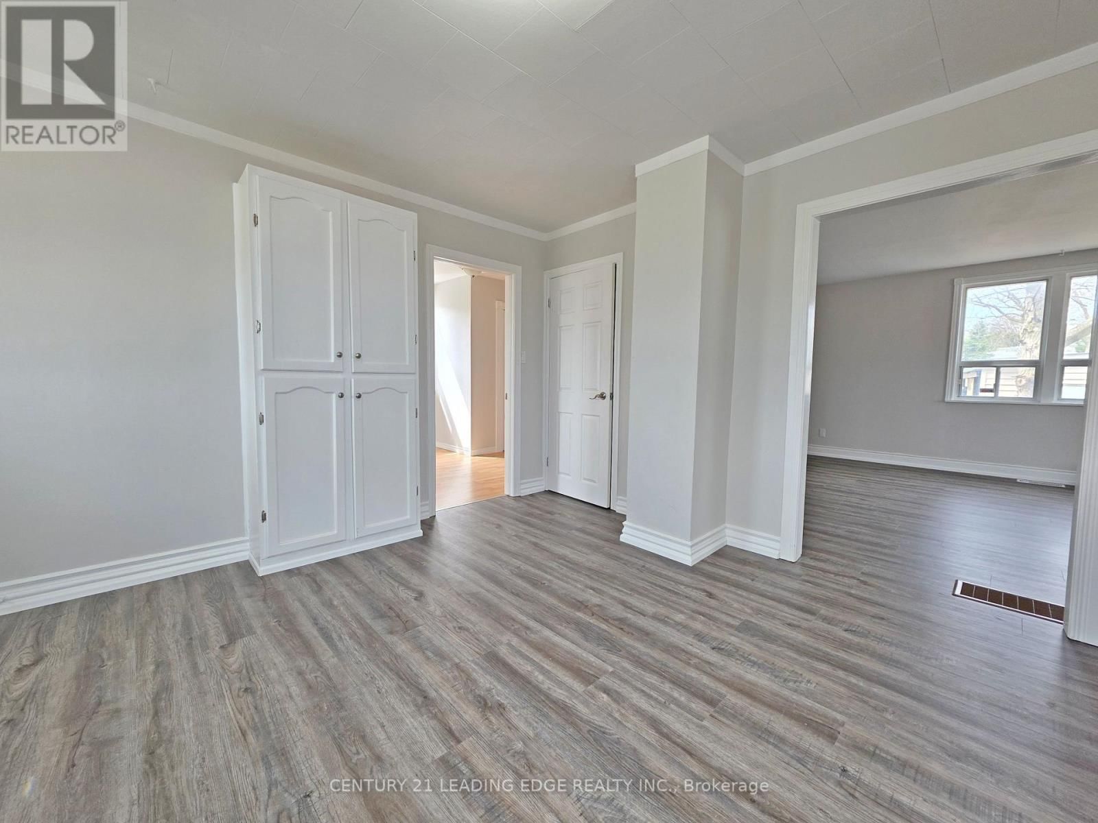 500 THE QUEENSWAY SOUTH Image 19