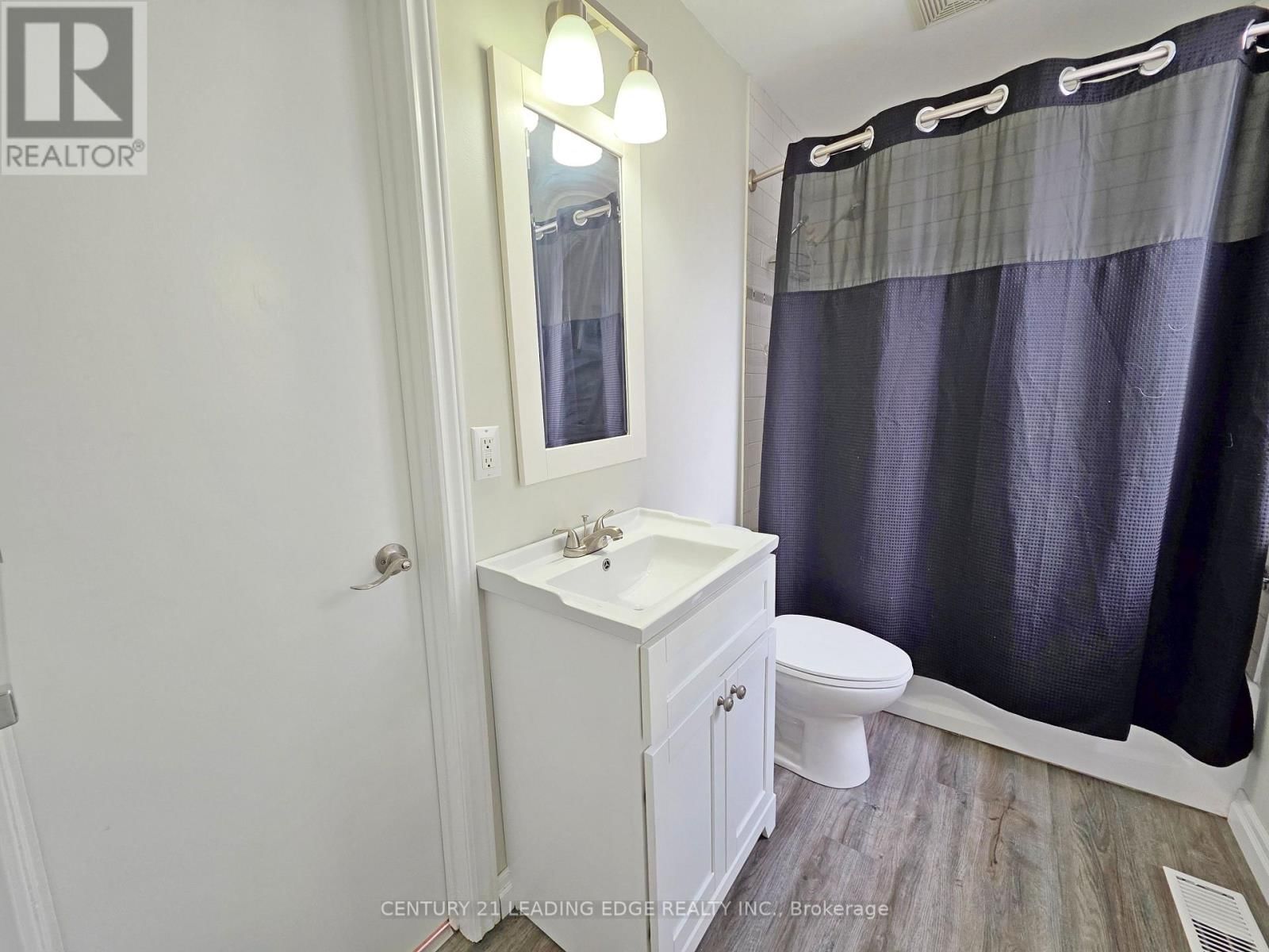 500 THE QUEENSWAY SOUTH Image 20