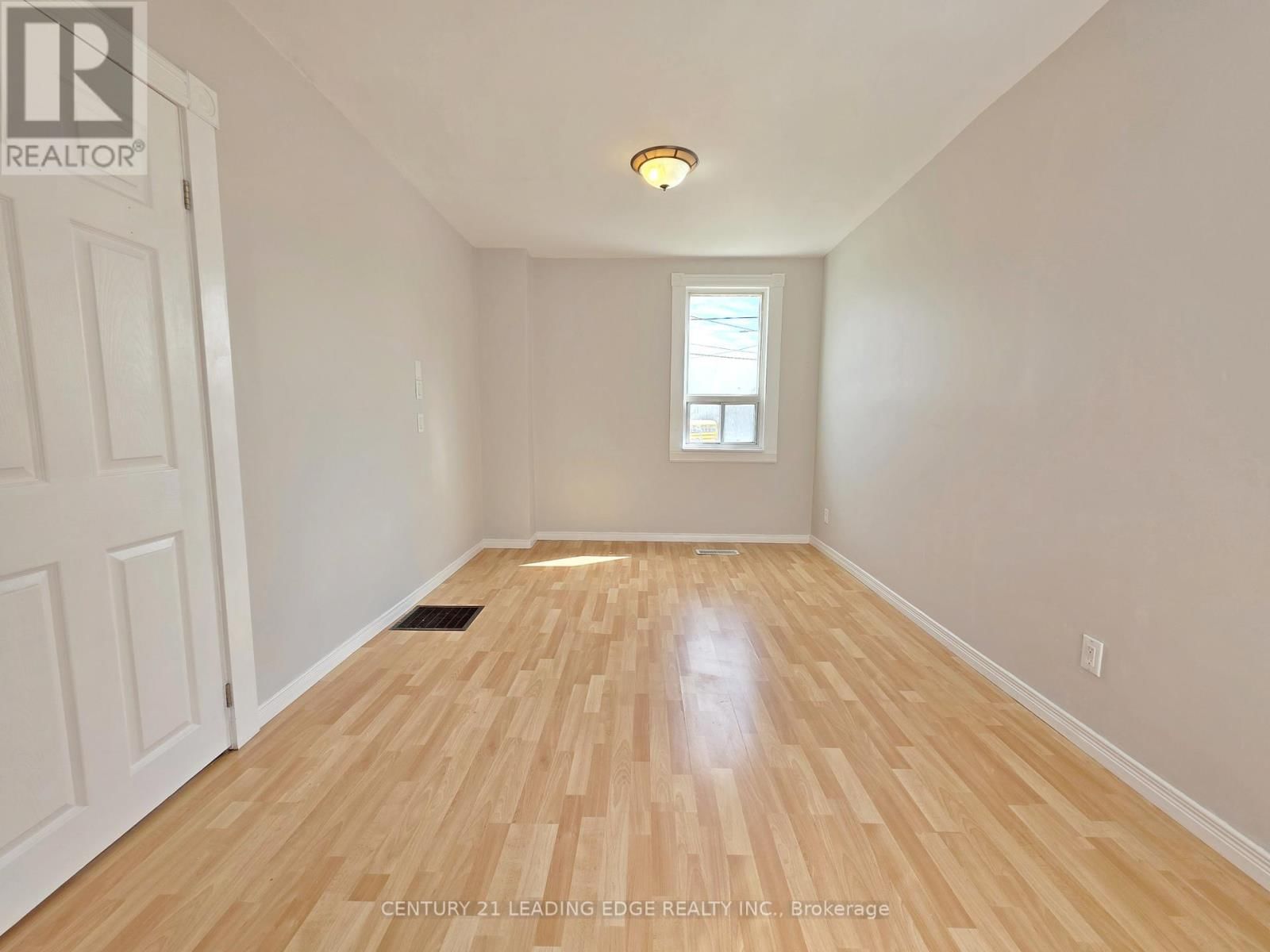 500 THE QUEENSWAY SOUTH Image 21