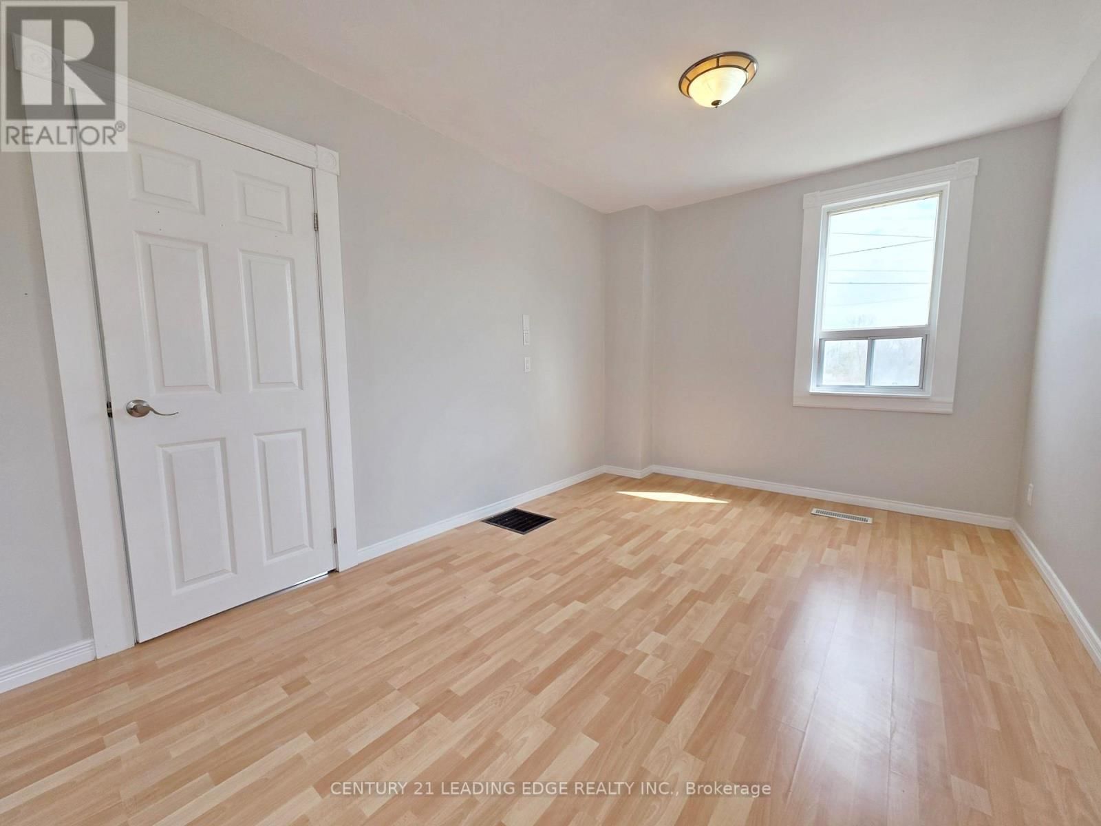 500 THE QUEENSWAY SOUTH Image 23