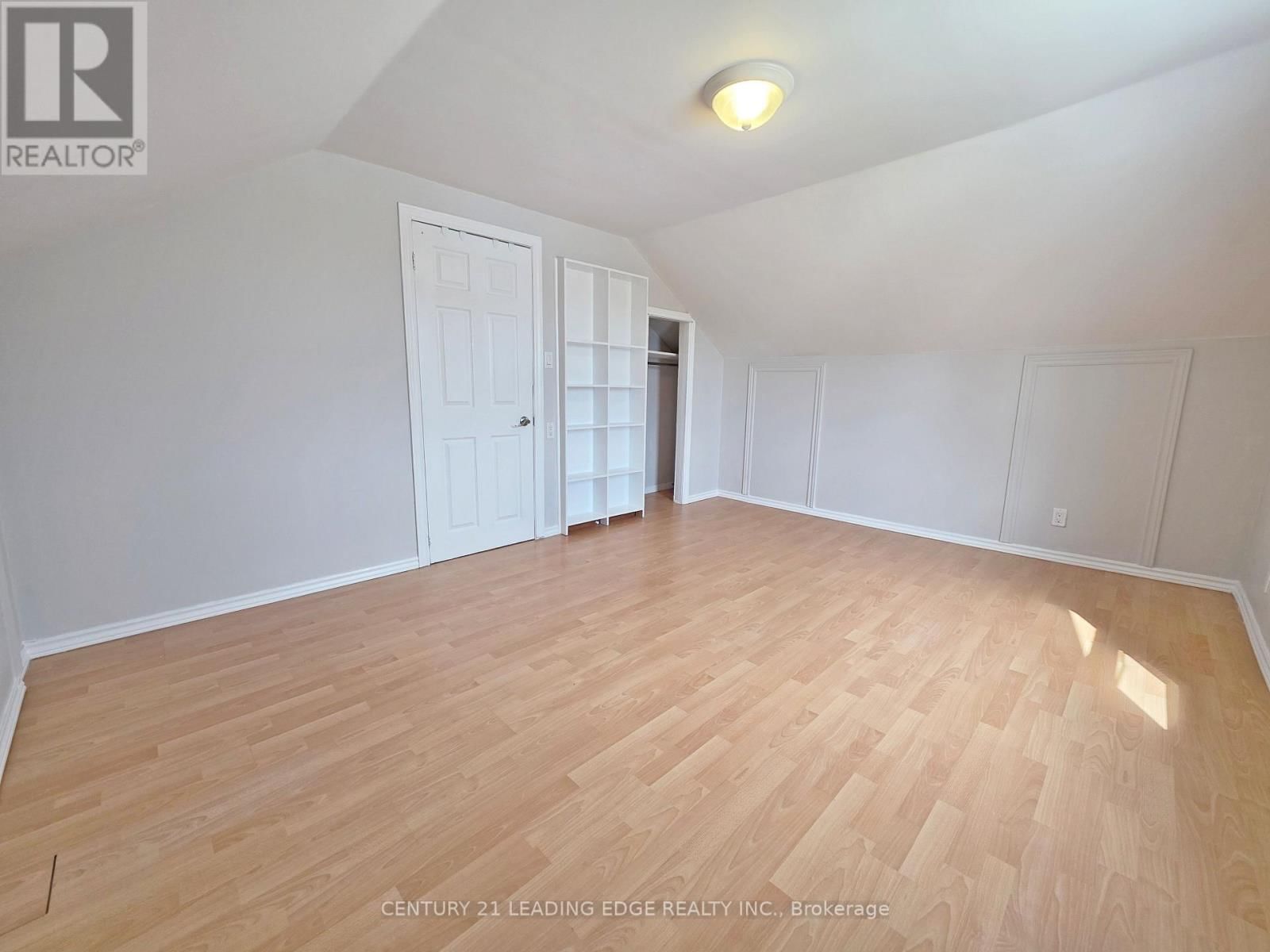 500 THE QUEENSWAY SOUTH Image 27