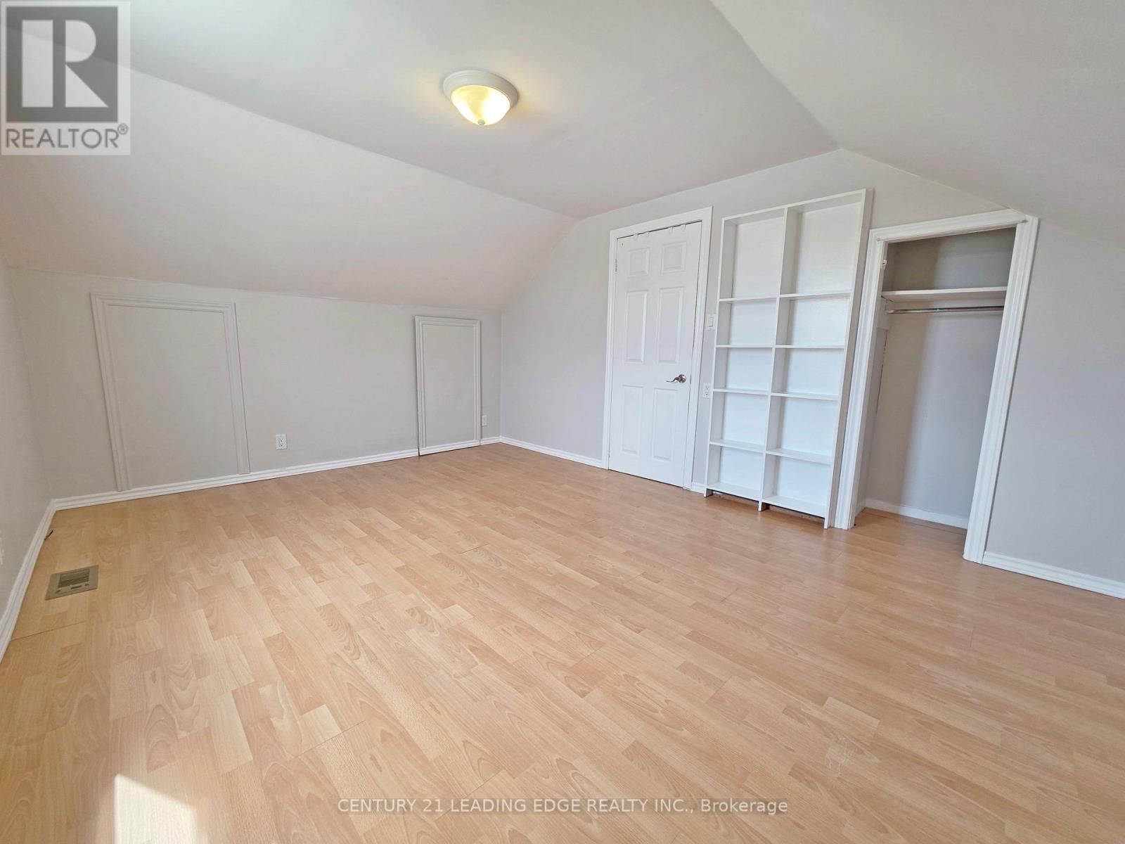 500 THE QUEENSWAY SOUTH Image 28