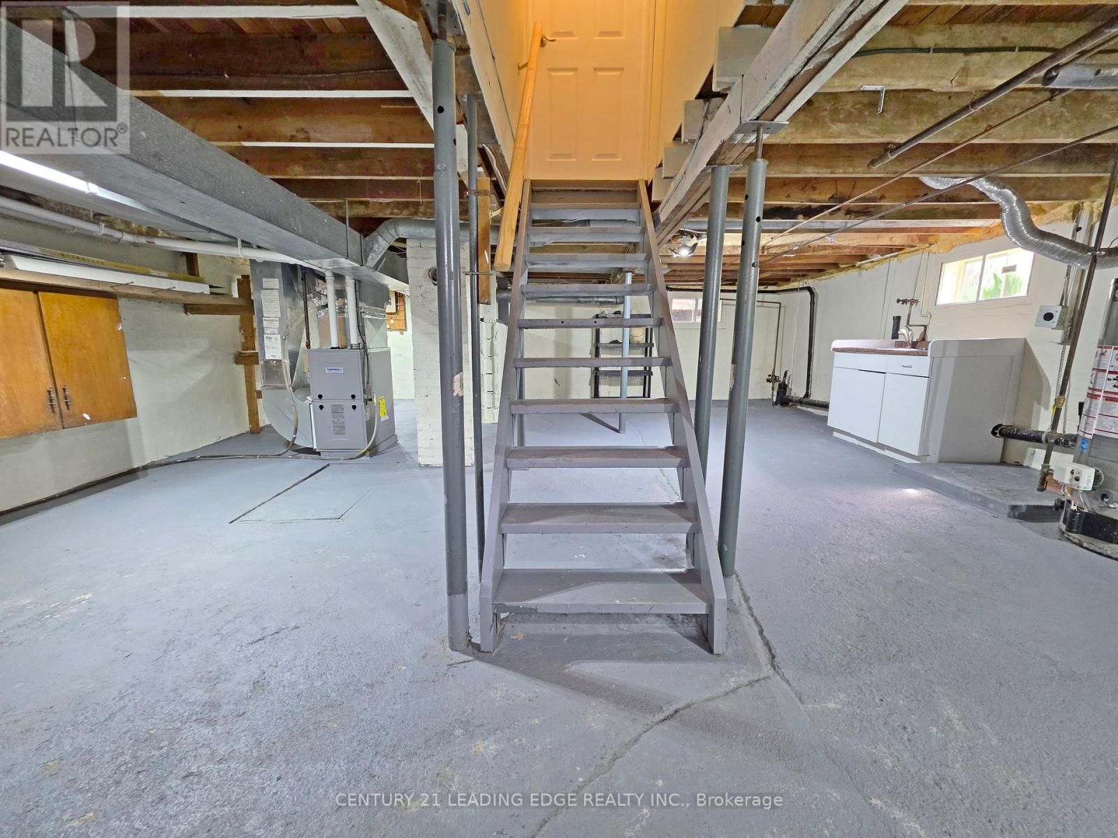 500 THE QUEENSWAY SOUTH Image 32