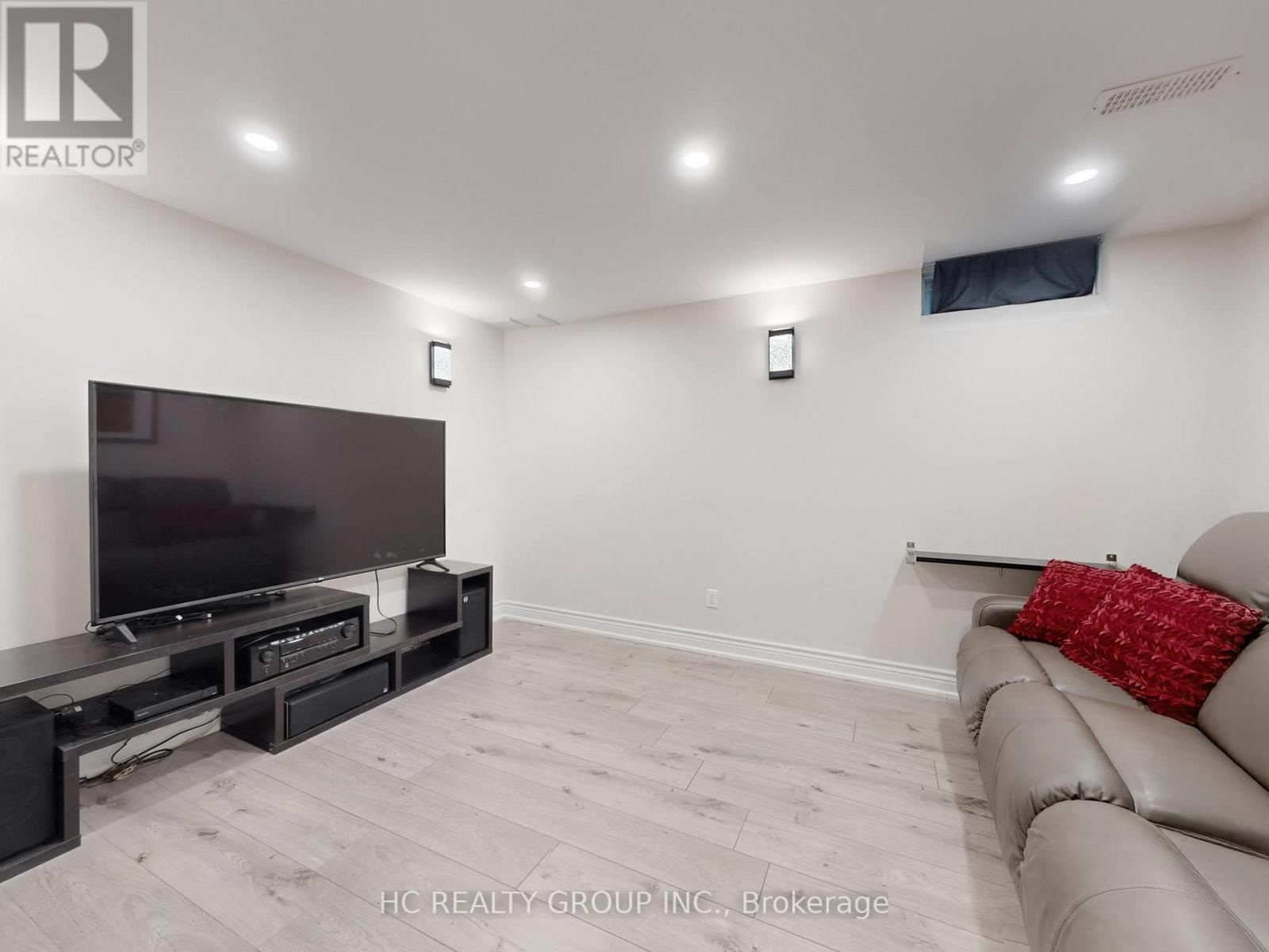 157 DOVETAIL DRIVE Image 23