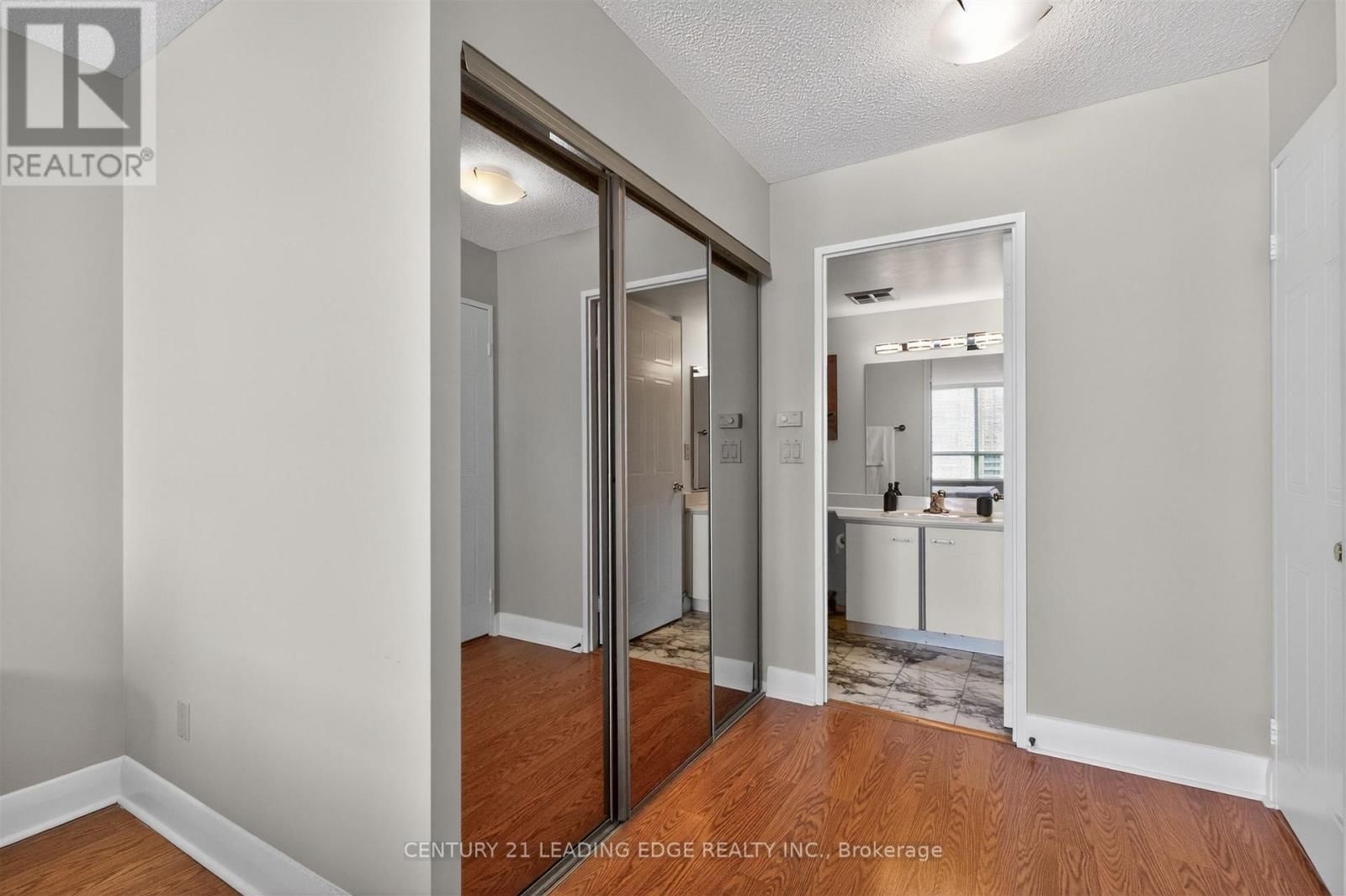 1011 - 33 WELDRICK ROAD EAST Image 29