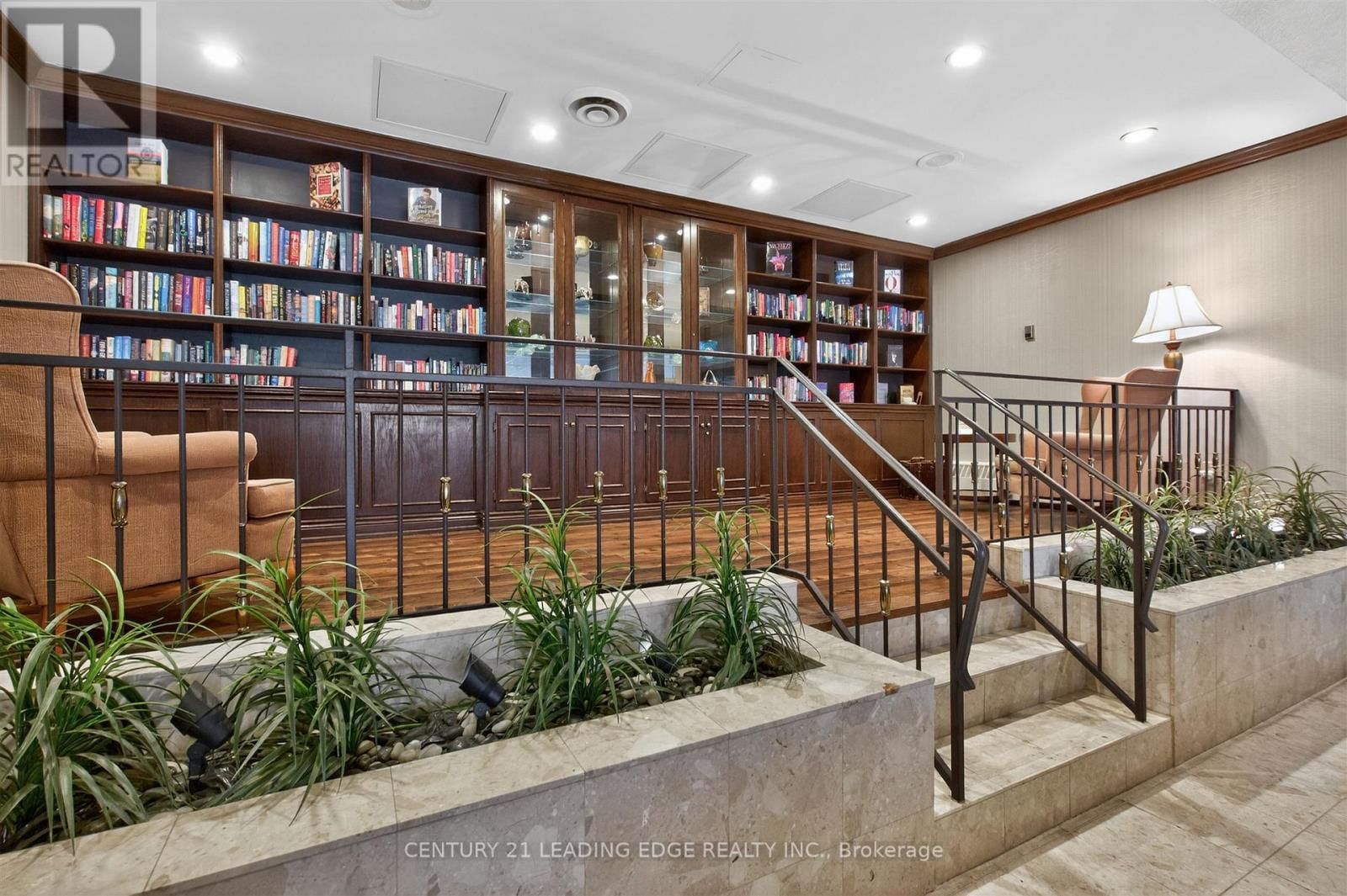 1011 - 33 WELDRICK ROAD EAST Image 4