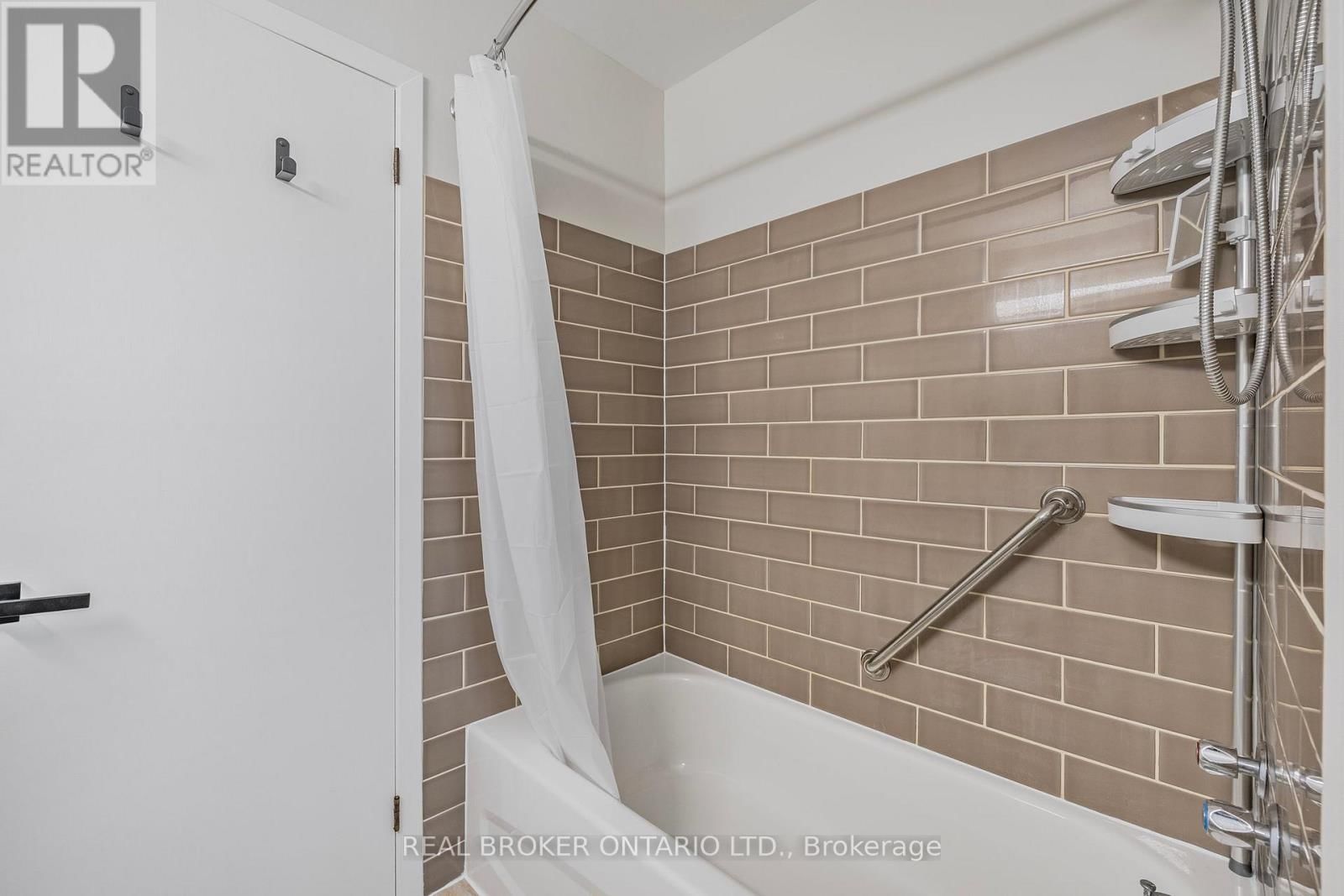 246 EAST STREET Image 29