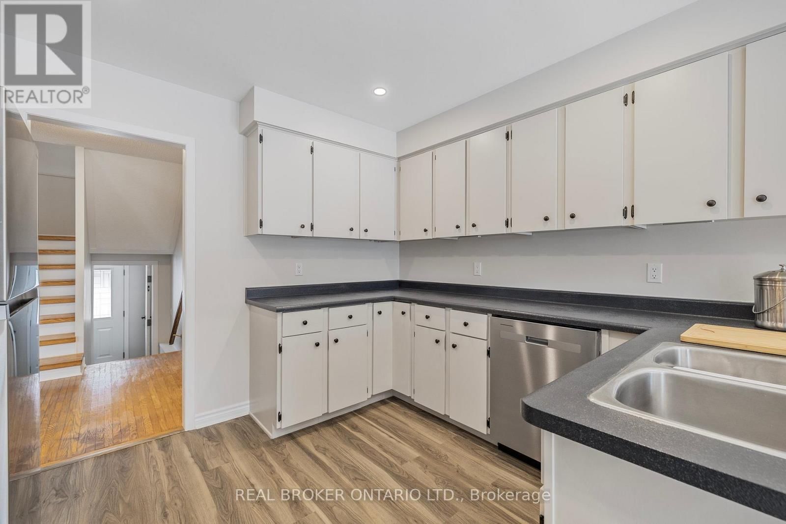 246 EAST STREET Image 8